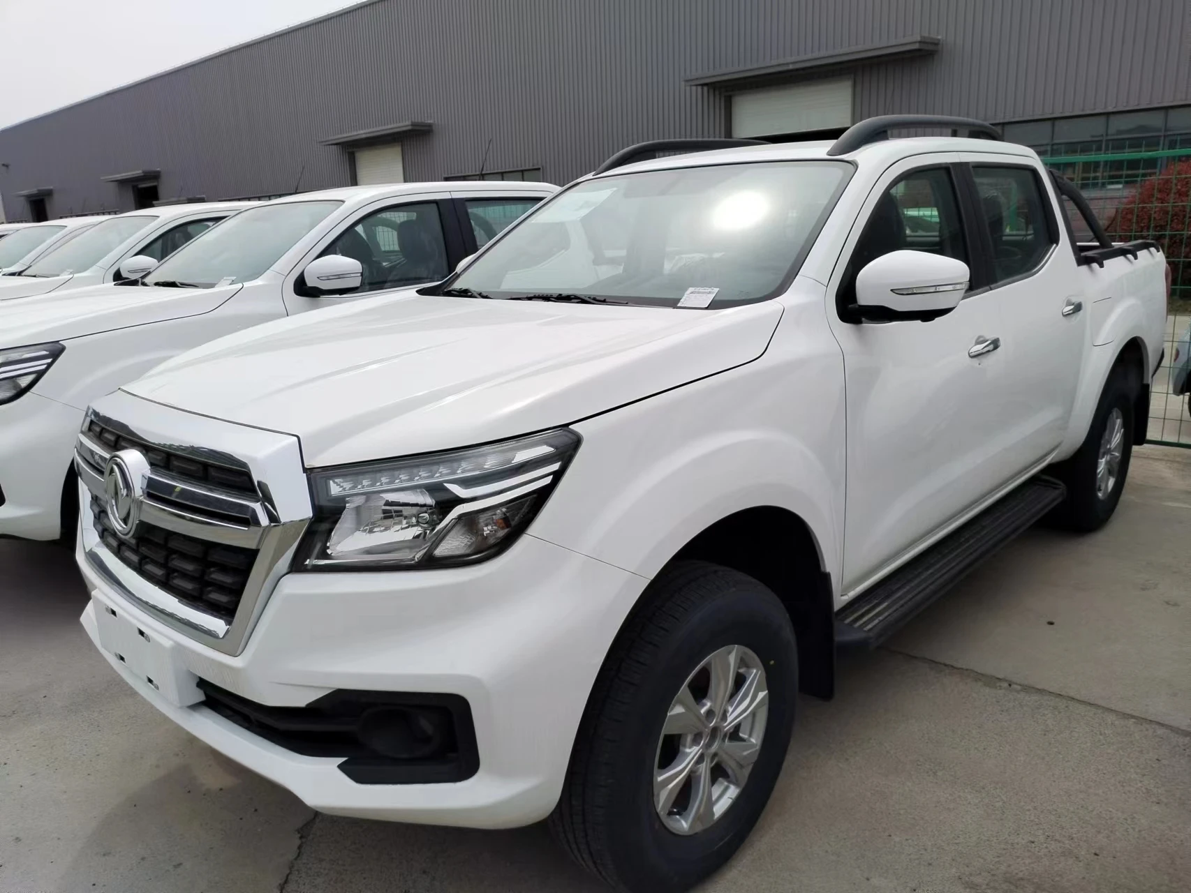 Высококачественный пикап Dongfeng 4x4 4WD автоматическая передача 8AT с двойной кабиной для продажи