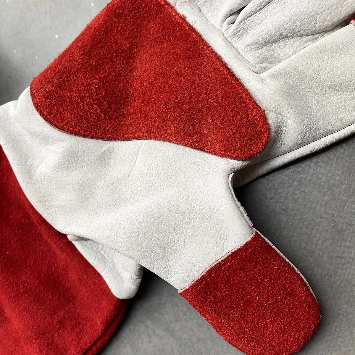 Red Cowhide Leather Gardening Glove with Adjustable Cuff Forearm Protection Glove with Puncture-resistant Palm Padding