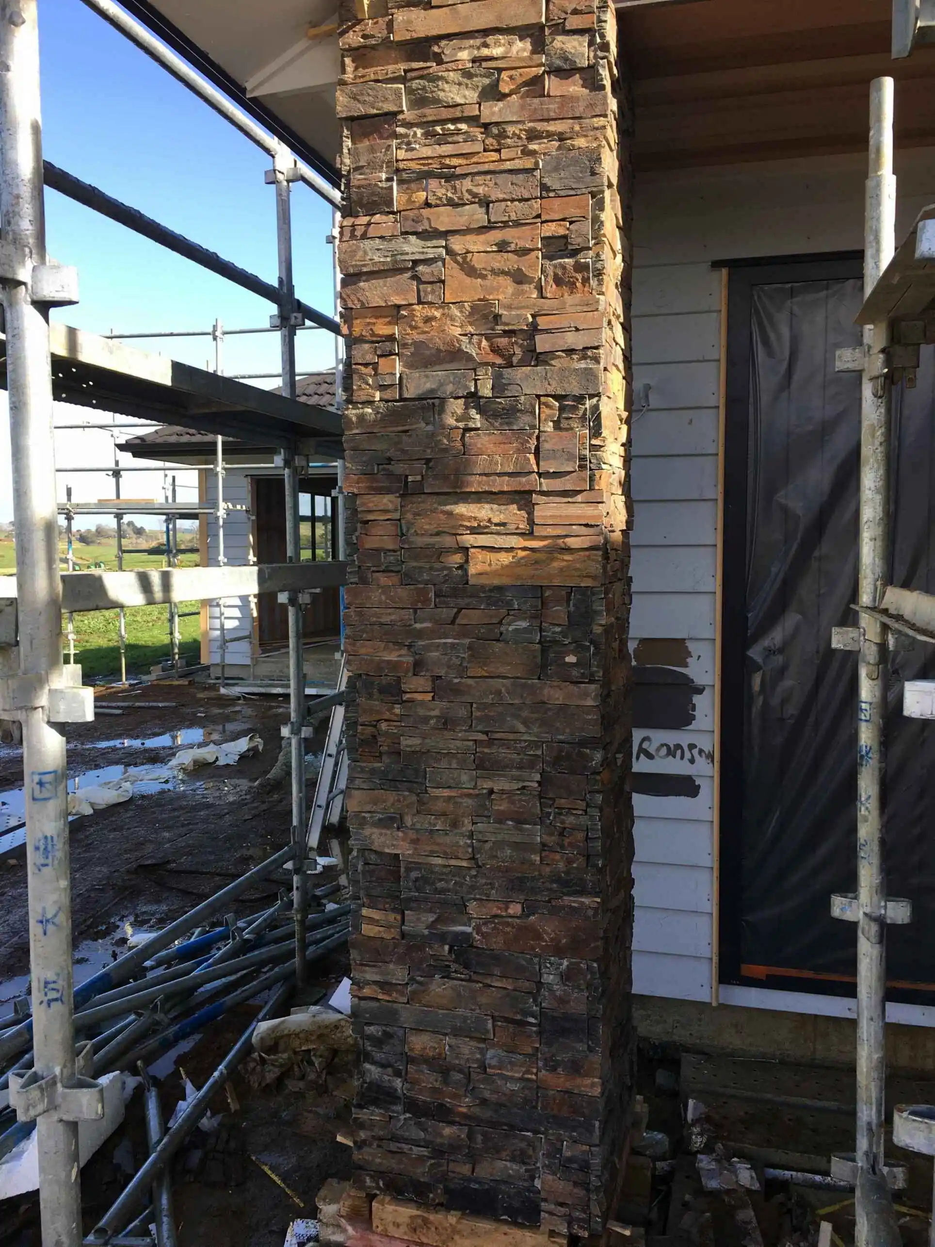 Loose slate paving stone for garden decoration dark salte stone for wall .jpg