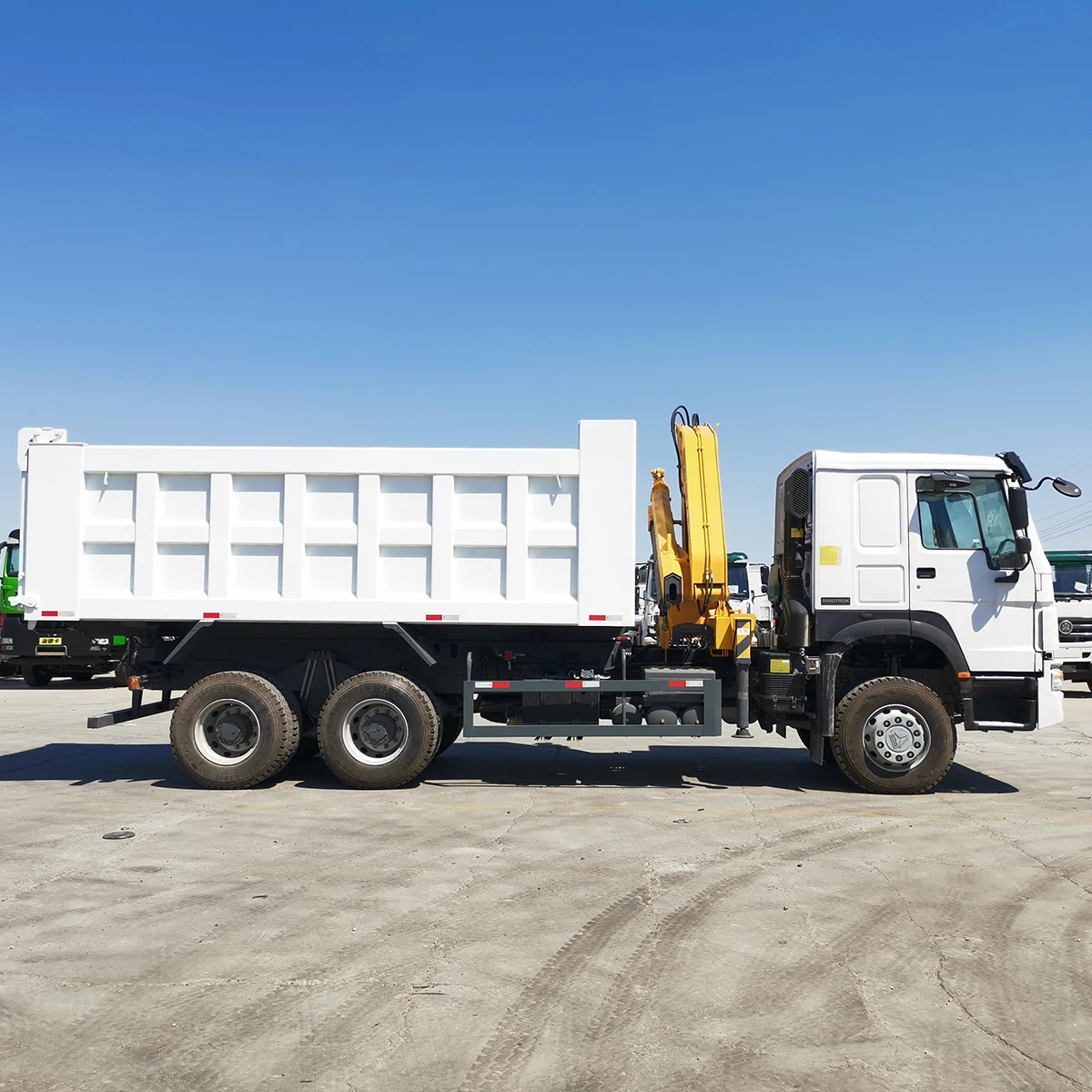 Brand New HOWO Tri Axle 8x4 371HP Euro3 Dump Truck for Sale