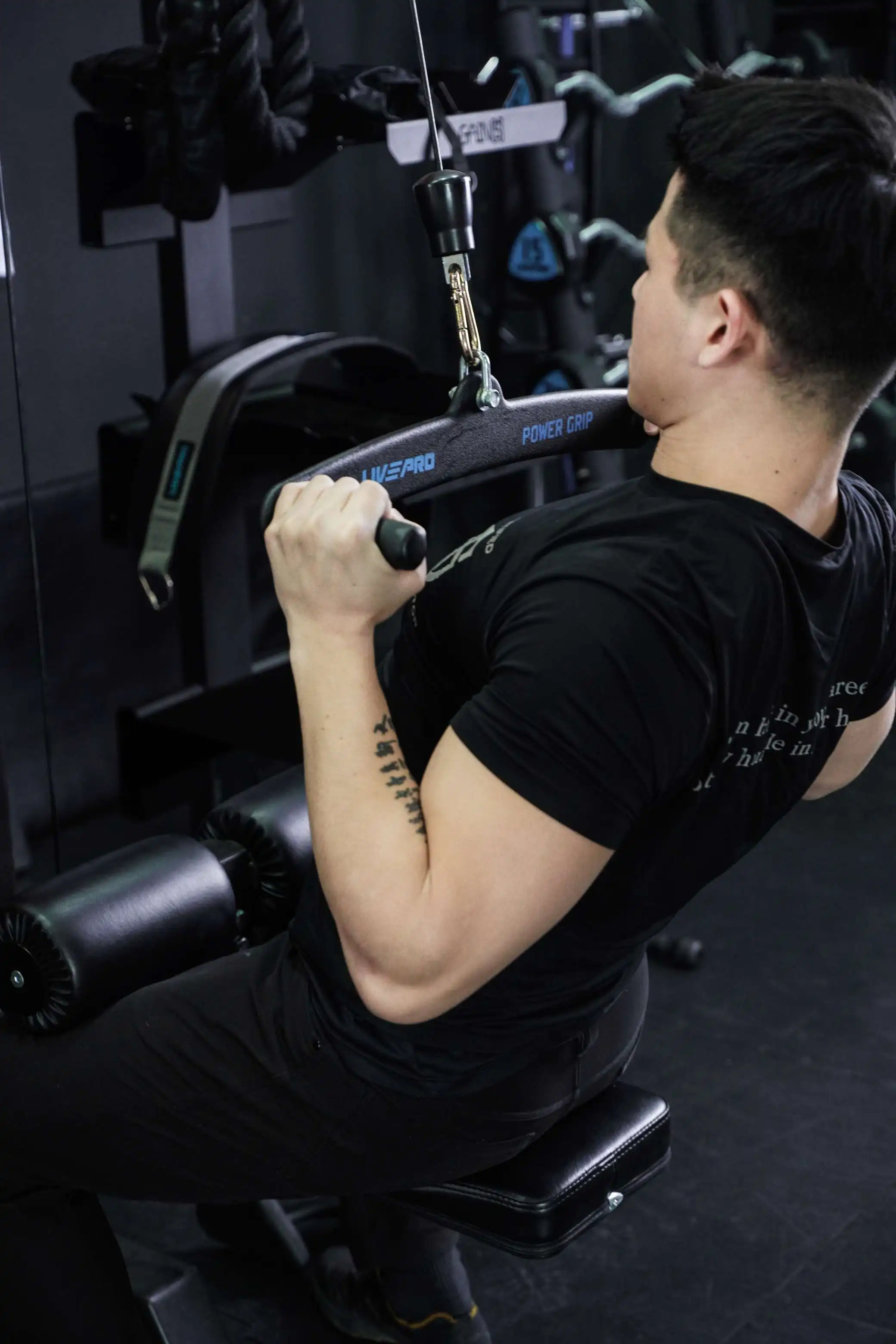 MEDIUM DISTANCE GRIP HANDLE Gym Pulldown Attachments Handle, Pull Down Bar with Ergonomic Handle, Cable Machine Attachments