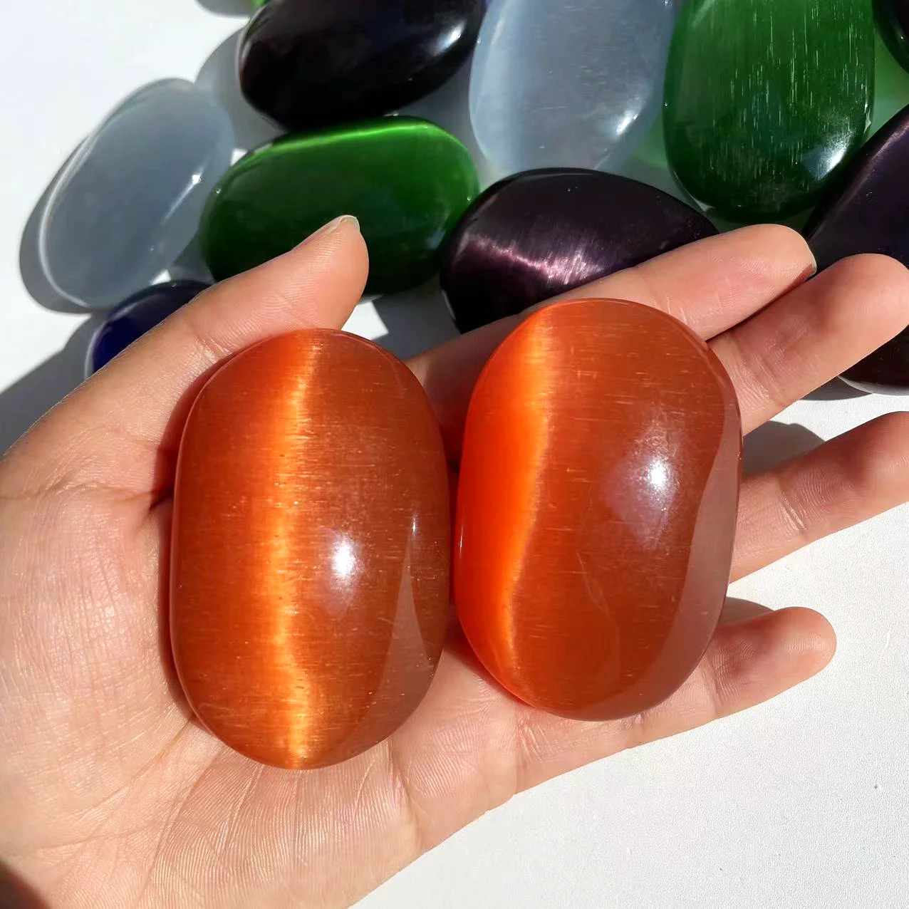 Bulk wholesale price healing hand stones natural cat eye crystal gemstone polished crystal tumble palm stone