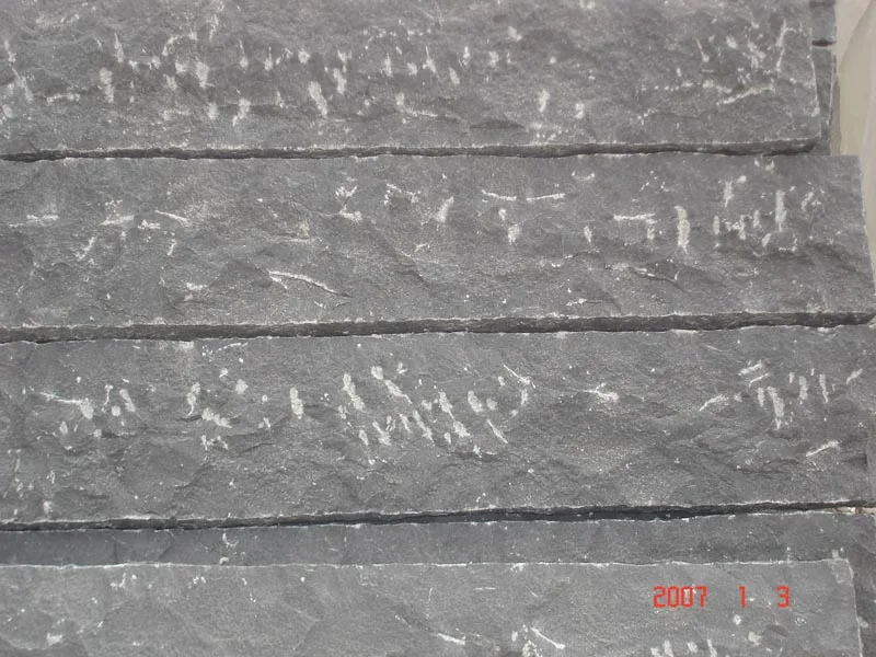 Дешевый Базальтовый Камень китайская хайнанская Черная Гранитная огневая плитка прочное качество для мощения сада и гостиницы