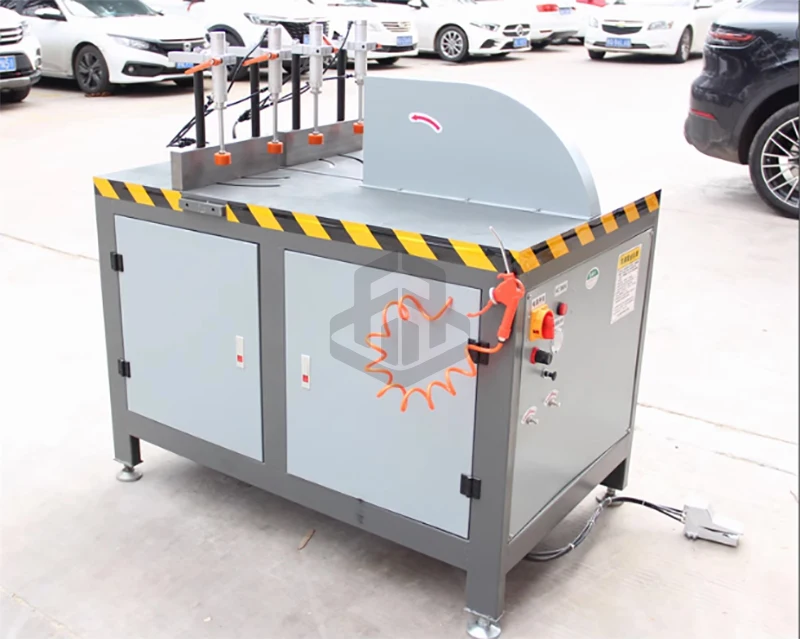 Станок для резки навесных стен большого алюминиевого профиля