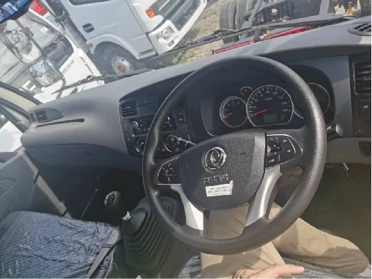 Right Hand Drive Light Cargo Truck 75kw Diesel Engine Power Load 4500kg Flatbed Deliver