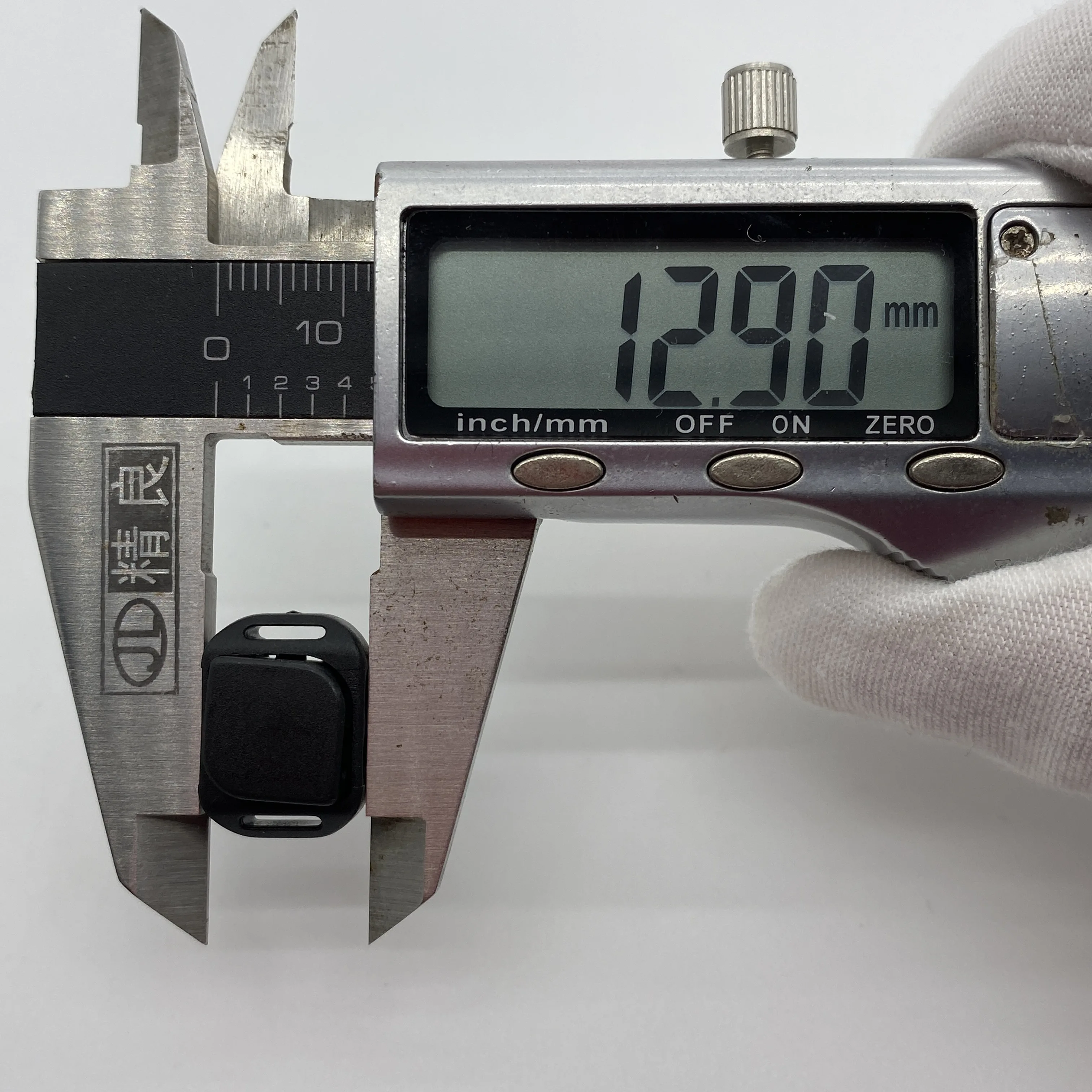 Пружинный шнур, пластиковая пробка и концы веревки, замок для тканей, спортивных сумок