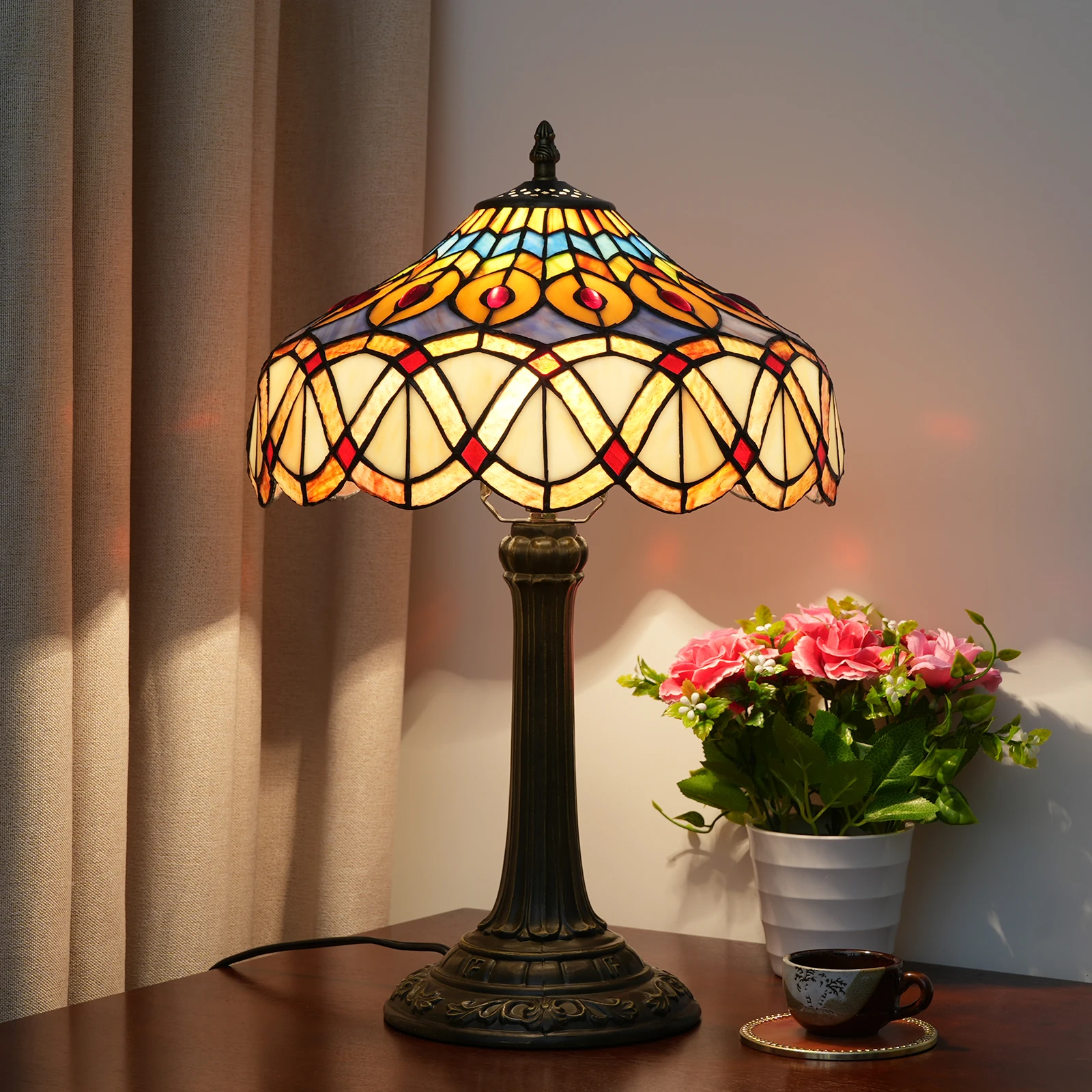 Tiffany stained glass table lamp European vintage peacock feather bedroom bedside Dining room desk decoration table lamps