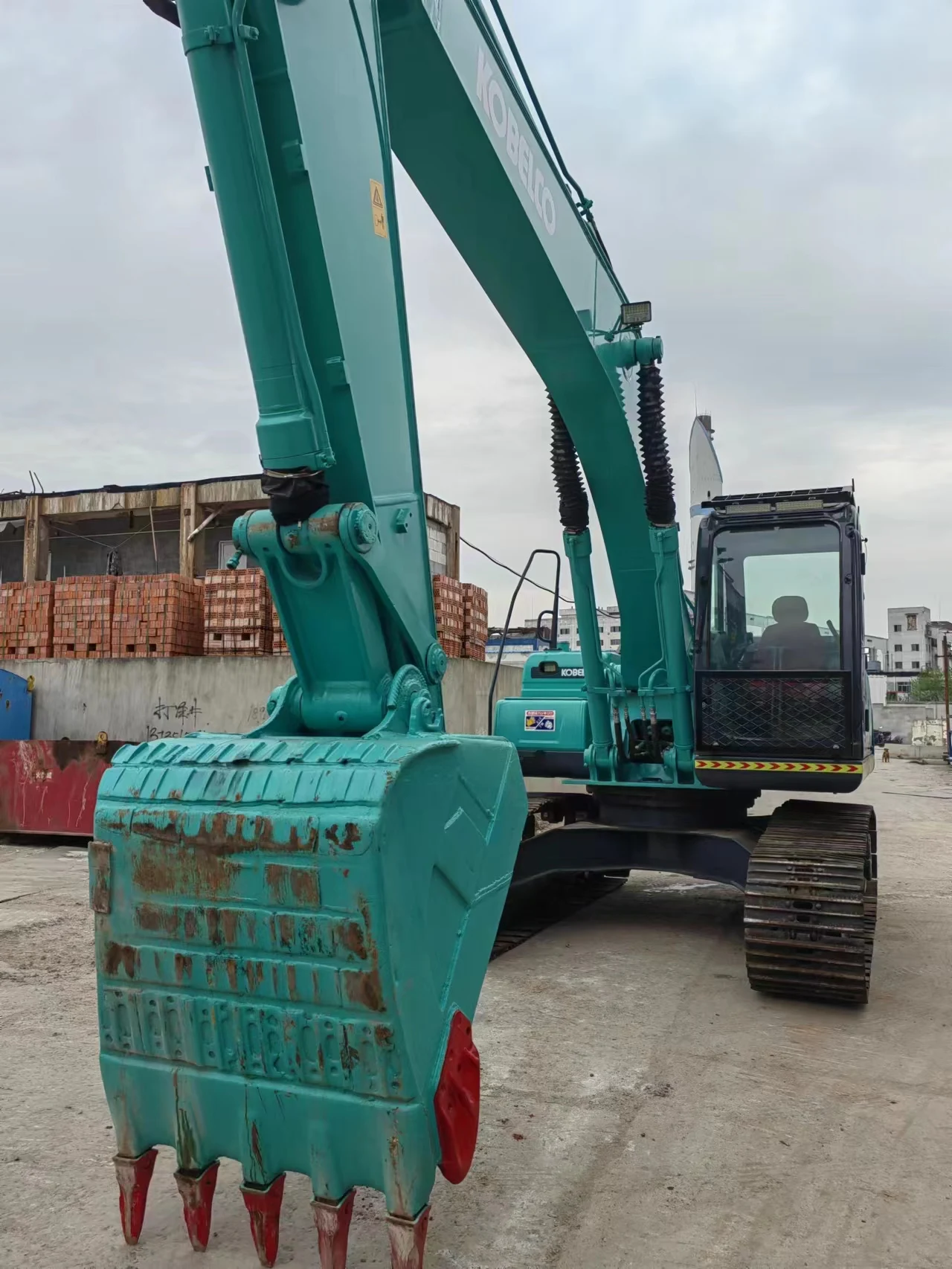 Most Popular Kobelco Brand Excavator in stock Japan Original Kobelco SK200-8 Excavator with Good Quality for sale