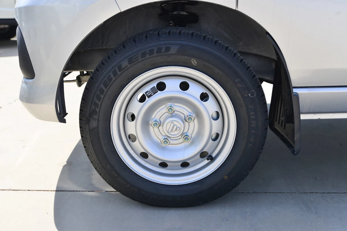 Hot sale mini 4x2 2 ton 4 wheels 175/70r14lt tyres gasoline 91hp engine 5340x1680x1920mm dimension flatbed fence van cargo truck