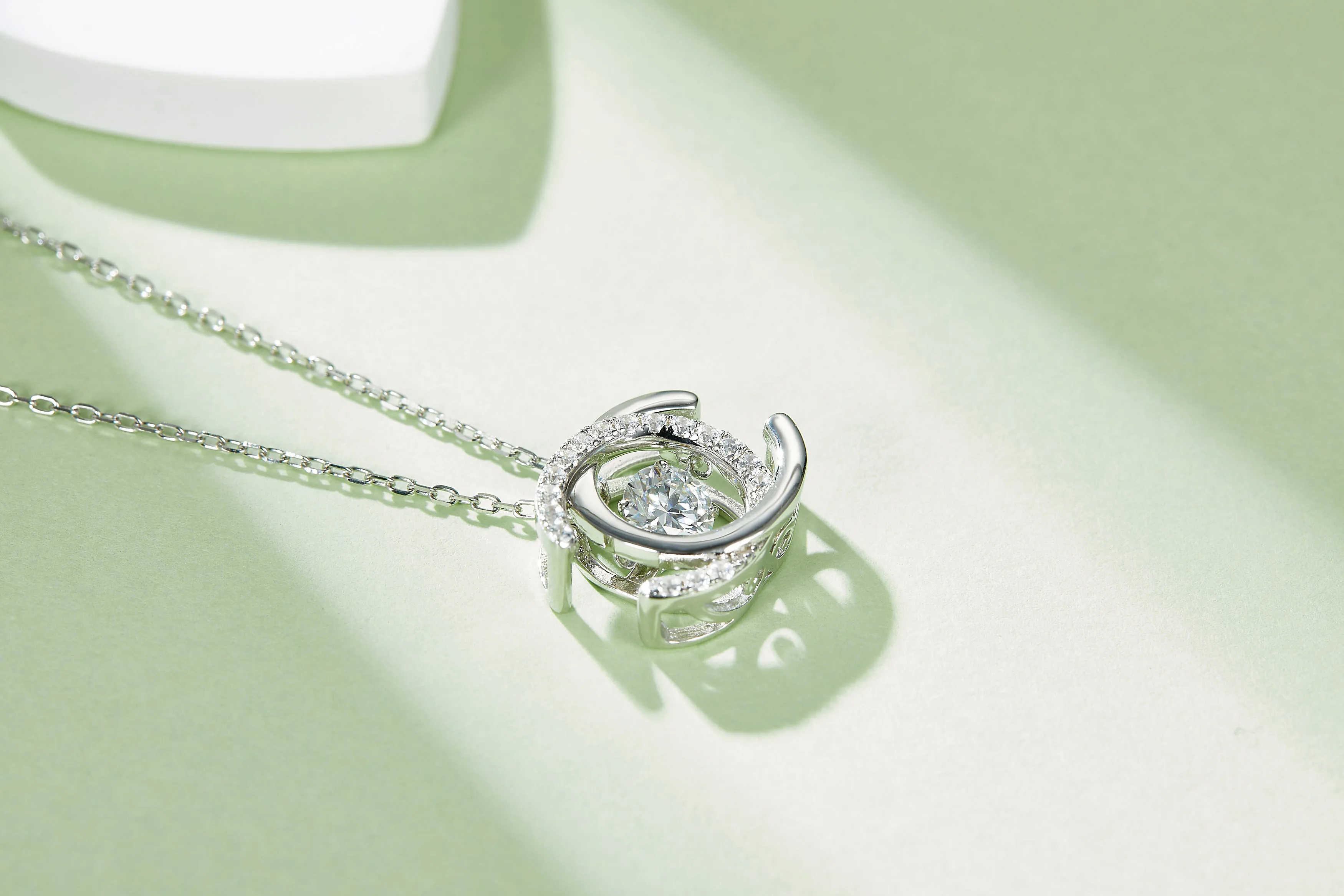 Jinying New Design Fashion 0.5ct 1.0ct Mossanite Pendant 925 Silver Link Necklace for Women