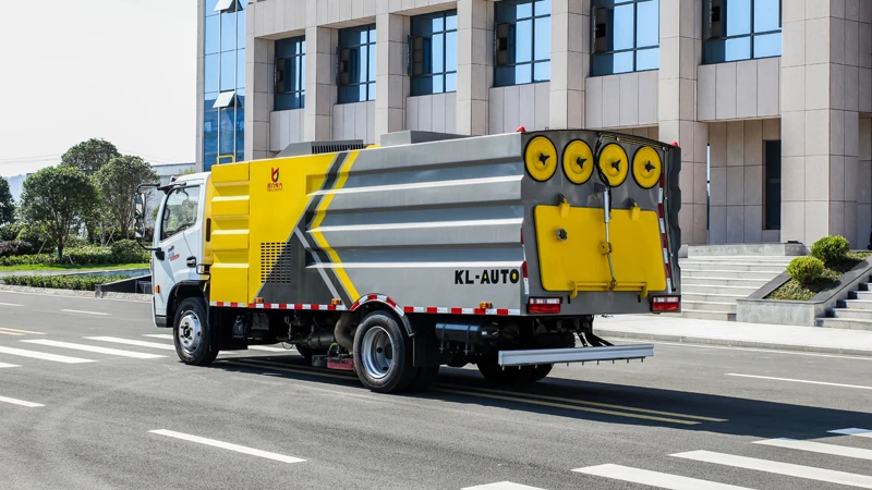 China can be customised Dongfeng Dolica vacuum truck with sweeping disc wet and dry cement and concrete sweeper trucks