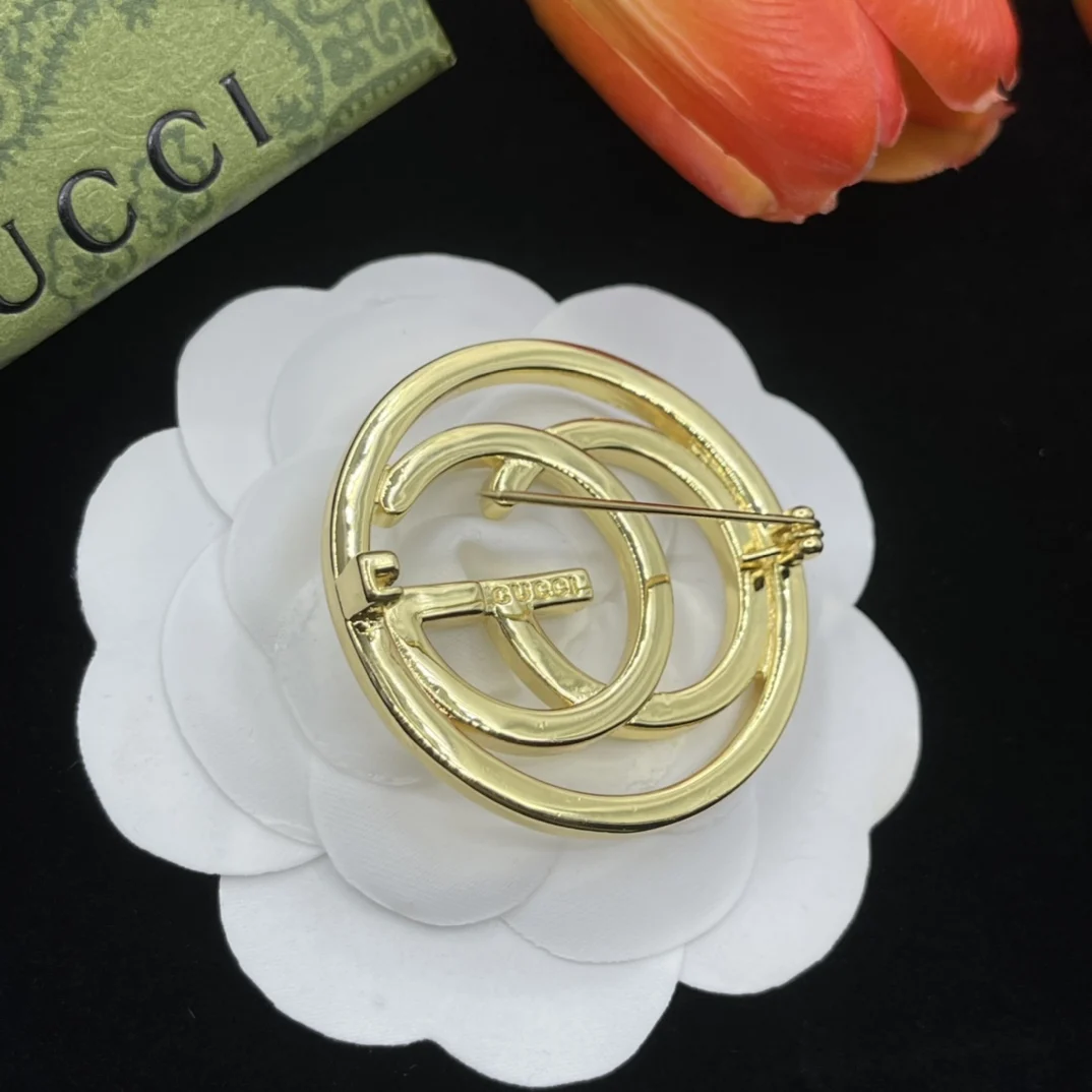 Gucc 925 sterling silver letter brooch, a fashionable retro high-end luxury style brand, factory direct sales and wholesale