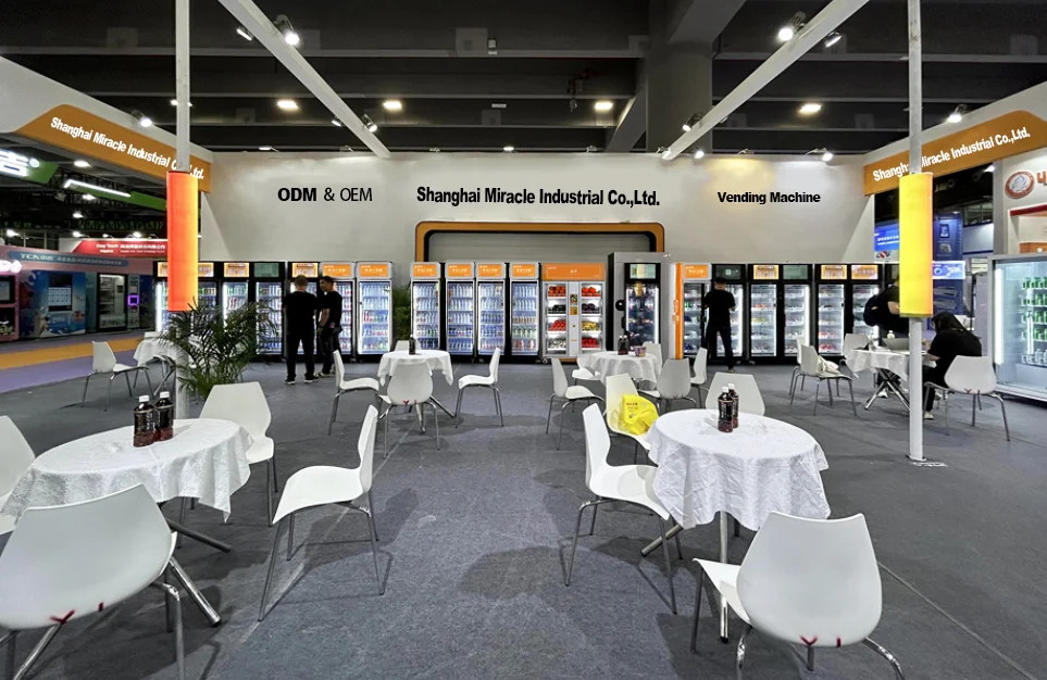 Efficient 10.1 Inch Touchscreen Snack Beverage Vending Machine QR Code Traditional Payment Systems-Supports SDK Coin Credit Card