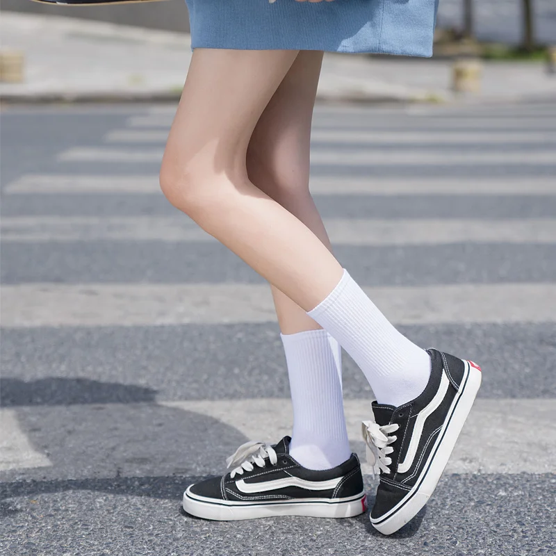 Забавные однотонные Женские Дышащие носки Ins, конфетные радужные цвета, органические хлопковые носки от производителя, спортивные короткие носки для девочек