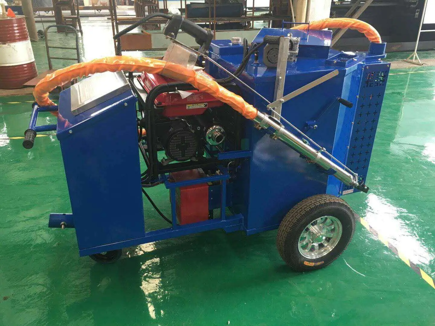 100 L asphalt hot pot.jpg