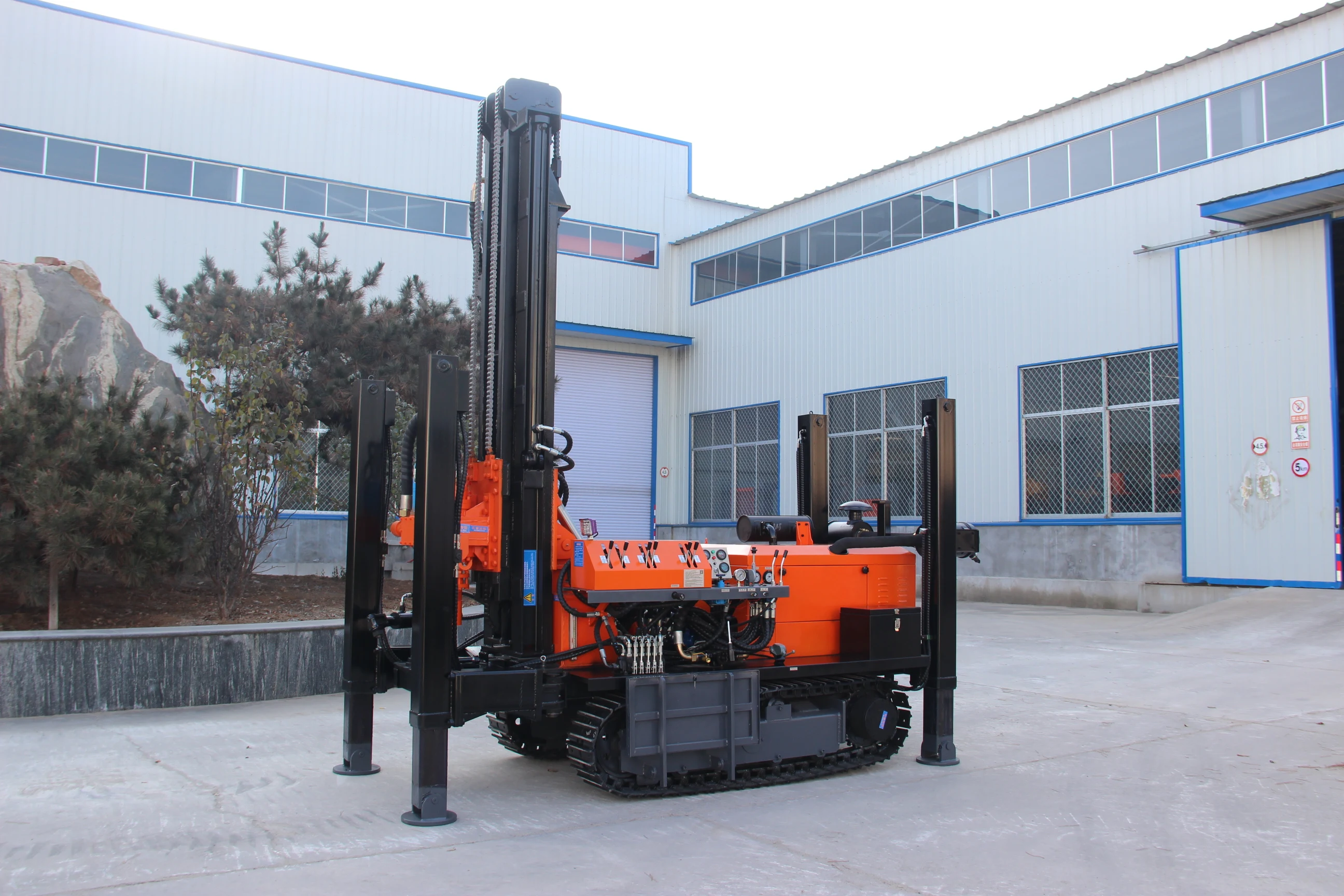 China Factory Price Quality Durable 180 Meter Full Hydraulic Crawler Water Well Drilling Rig 220V Motor Engine Core Components