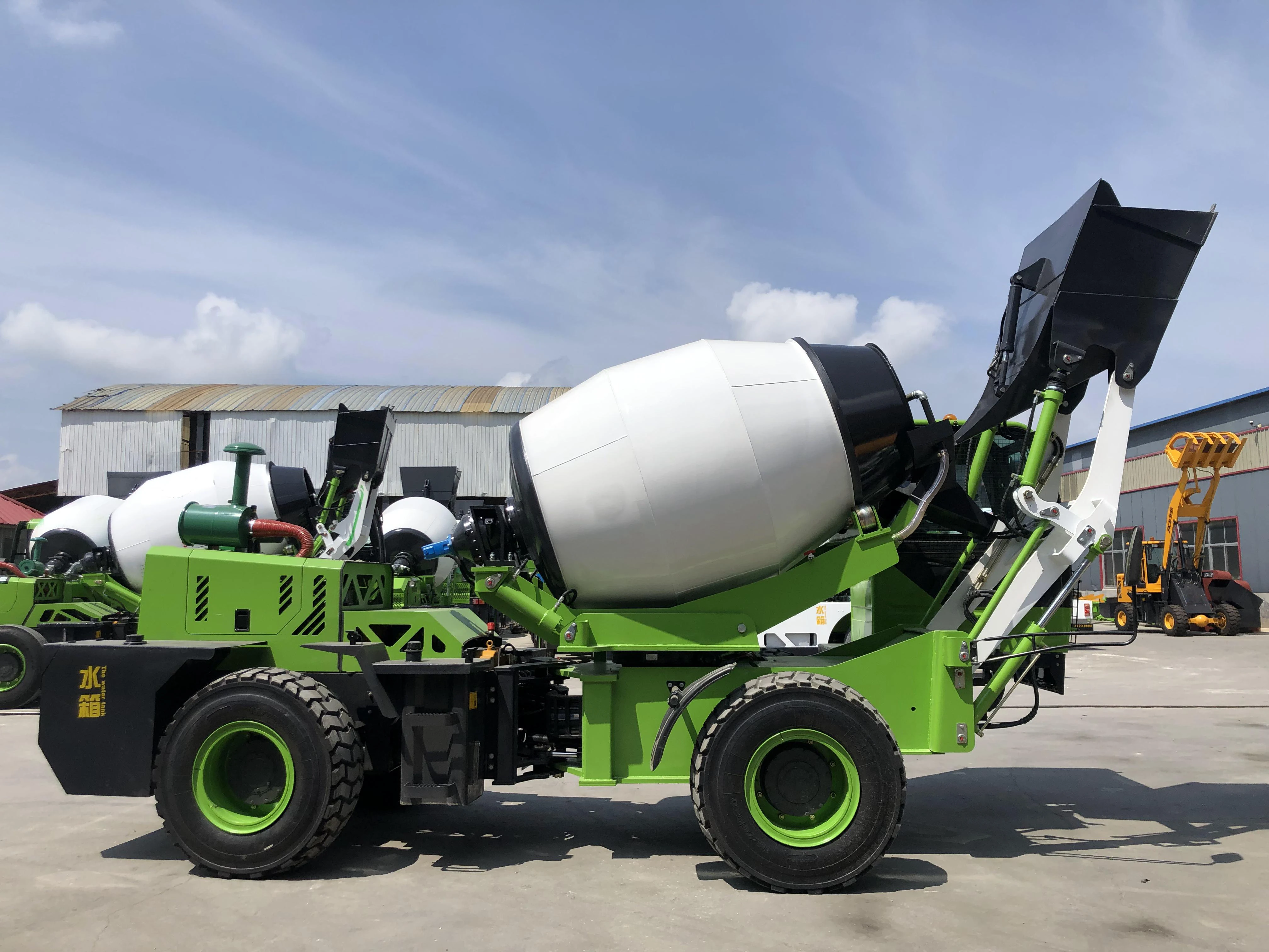 Hot Sale self loading concrete mixer truck 1.5m3 2.5m3 3.5m3 4m3 5m3concrete mixers diesel