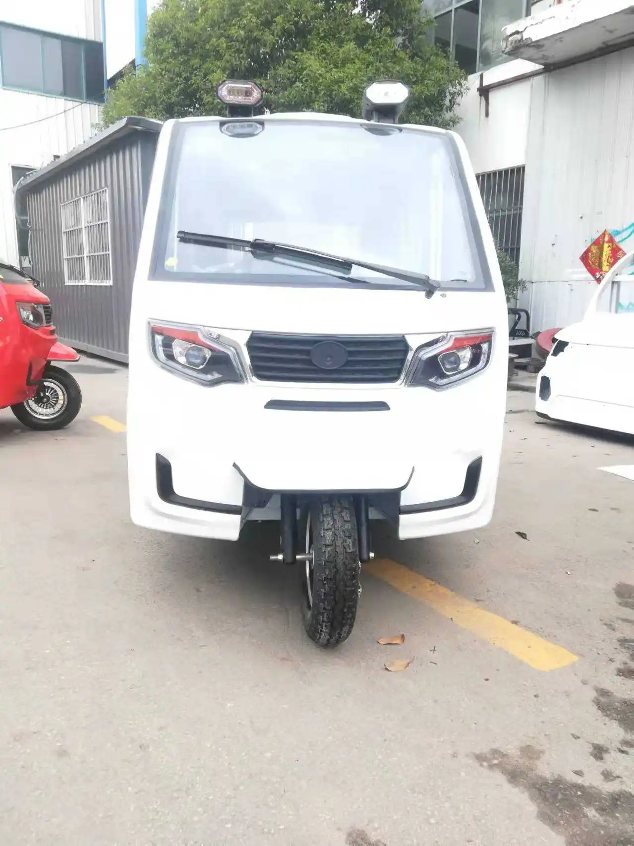 Electric Tricycle Passenger Closed Style Electric Three Wheelers for  Passenger Taxi