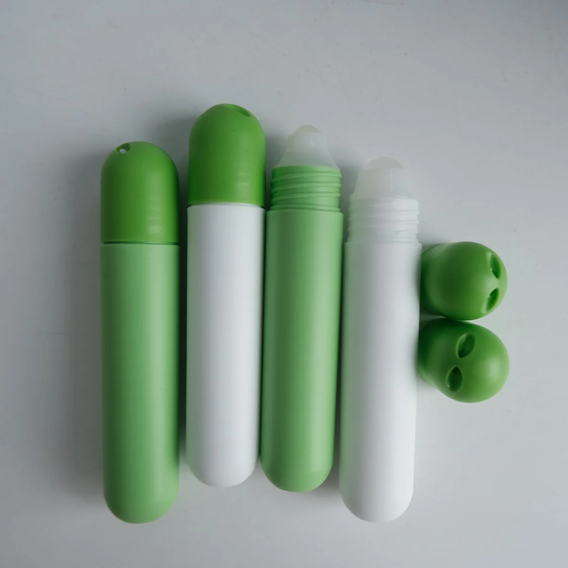 Customized 20ml Roll-on Deodorant Plastic Bottles Perfume Essential Oil Roller Bottles with Metal Roller Ball