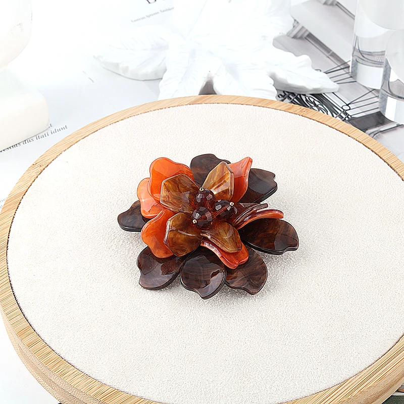 Custom brooch Acrylic sheet Handmade Crystal Flower Fashionable pins For Women Brooch