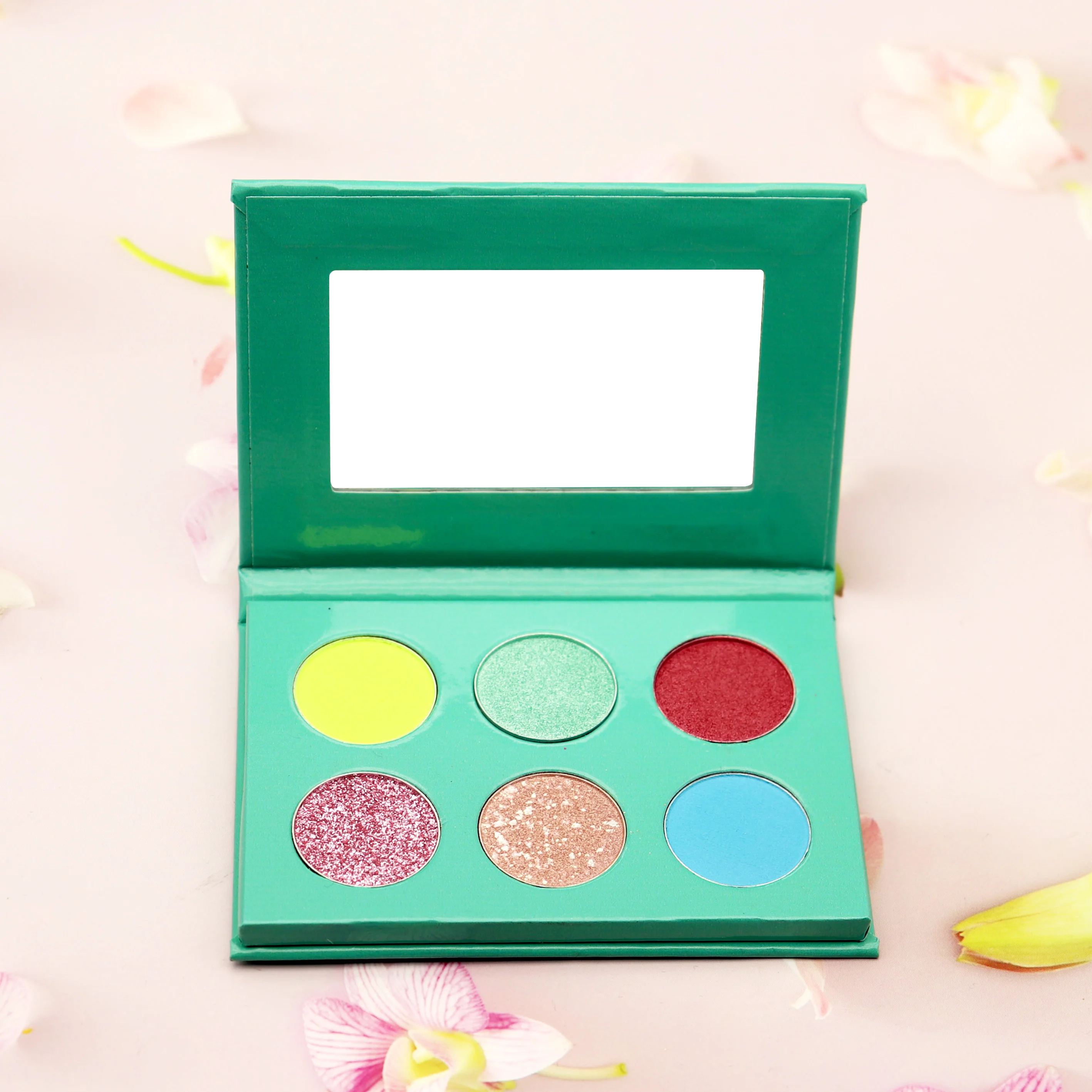 Wholesale Customizable High-Pigment Eyeshadow Palette Dry Eye Shimmer Effect Waterproof Matte Finish Custom Glitter Powder