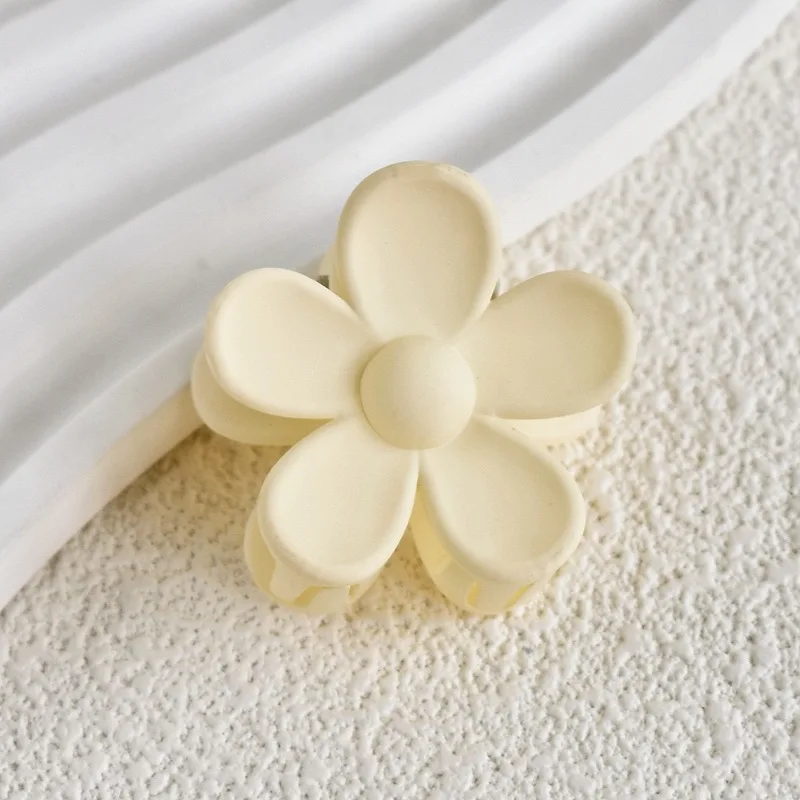 LRTOU Wholesale Summer Women Hair Clips Accessories 3.5cm Geometric Sweet Fashion Flower Shape Plastic Hair Claw