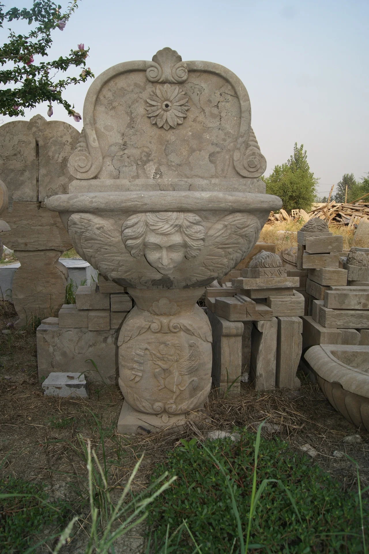 European Style Outdoor Antique White Marble Water Fountain with Horse for Yard Garden Square Decor