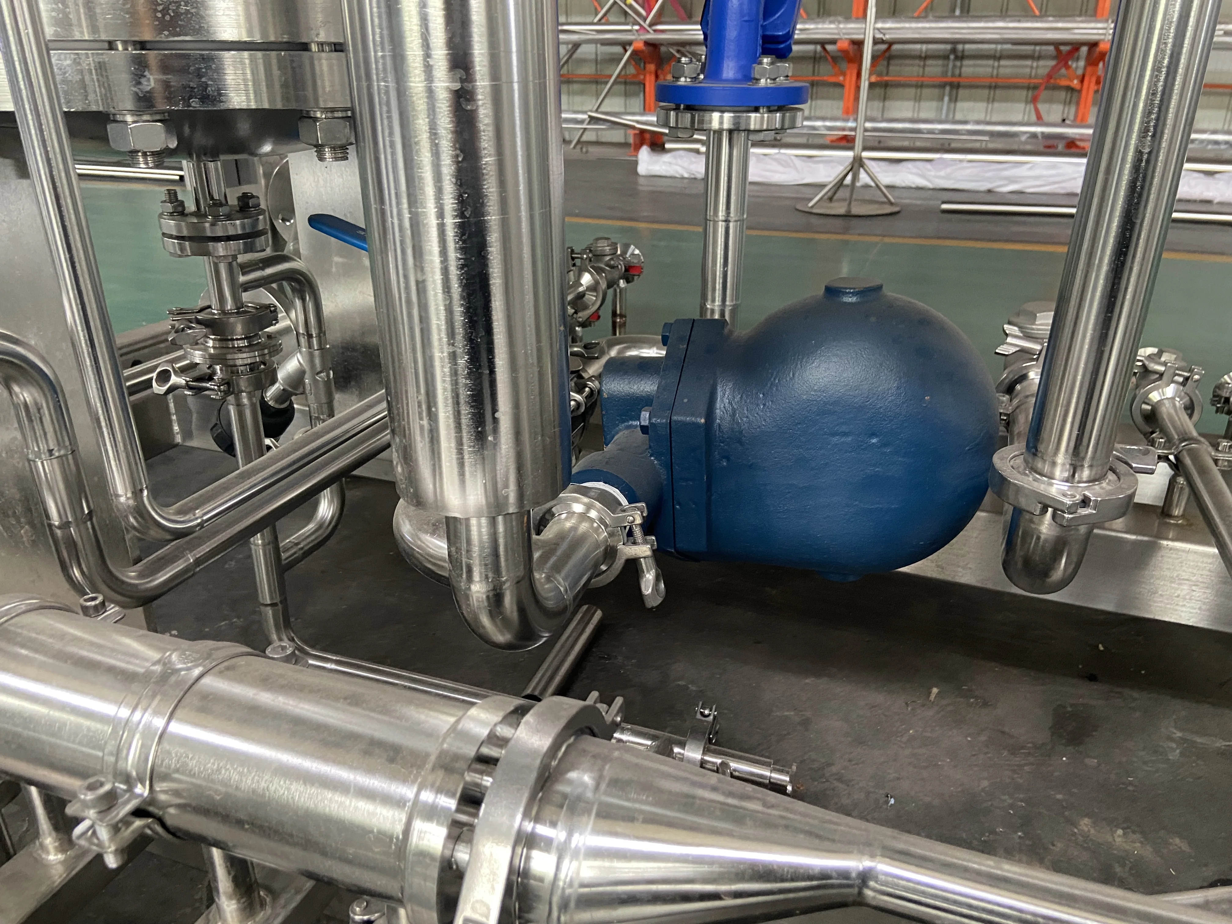 Multi-effect water distiller for pharmaceutical use