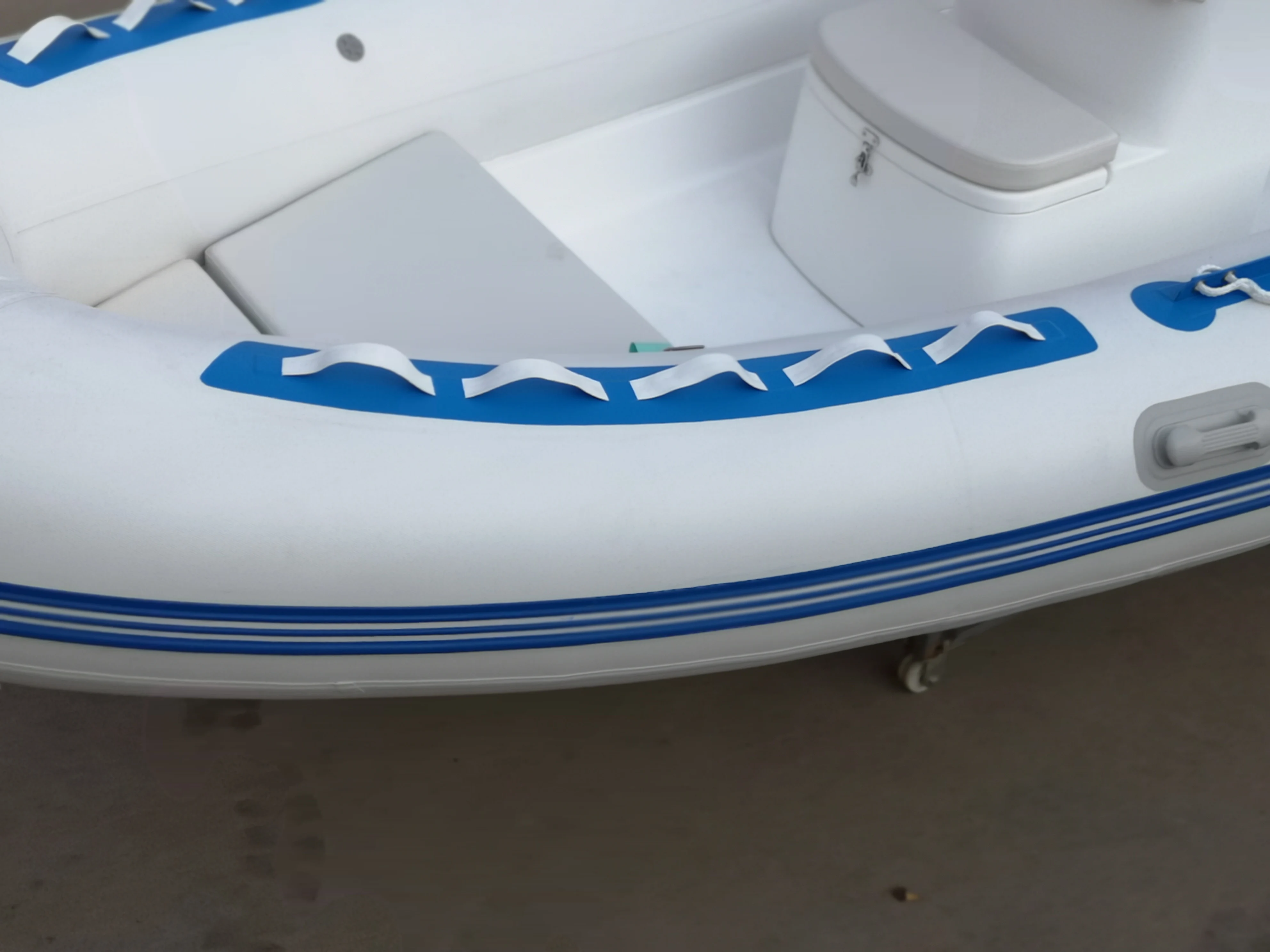 10-12 Person High-Speed Fiberglass Fishing Boat 5.4 Meters Fast Yacht for Surfing Manufactured by High-Speed Boat Manufacturer