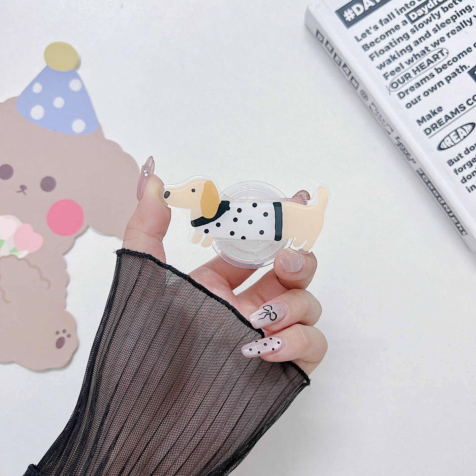 Hot Sale Puppy Dachshund Dog Desktop Stand Holder for Mobile Phone Custom Cartoon Transparent Epoxy Acrylic Phone Grip