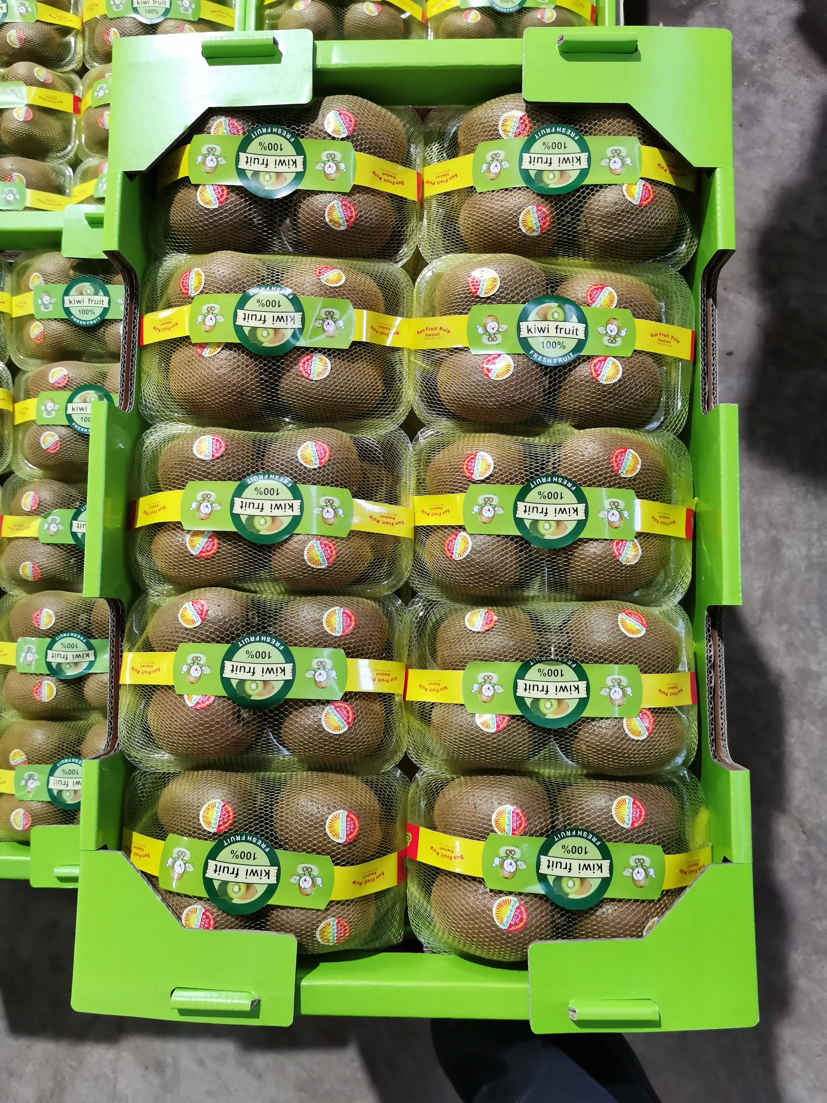  Высококачественные свежие китайские киви зеленые сердца обогащенные витамины С фрукты цена