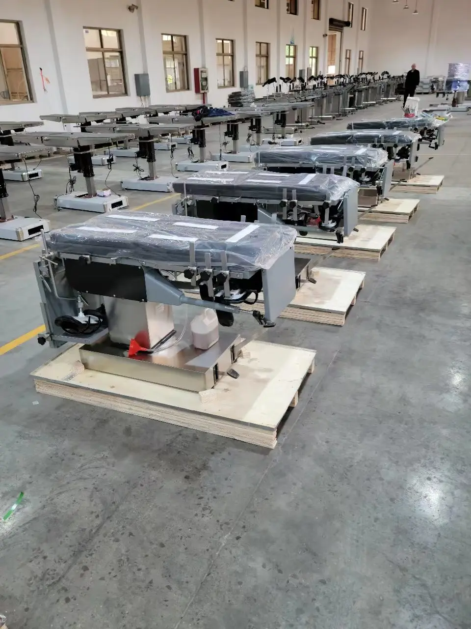 Ручной гидравлический операционный стол из нержавеющей стали 304 для хирургии медицинской больницы