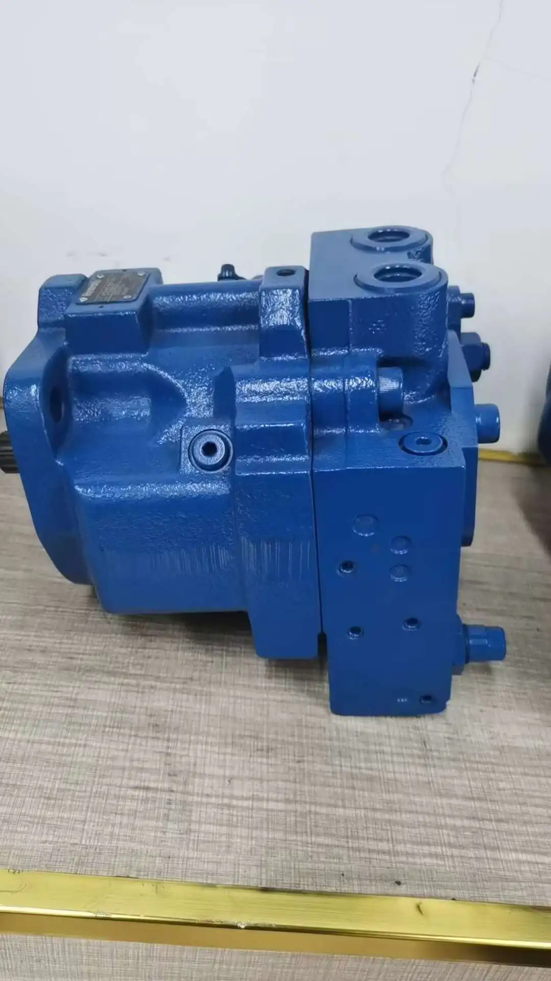 Excavator Parts AP2D18LV AP2D18 Pump 331 331E Hydraulic Pump For Bobcat 331E Pump