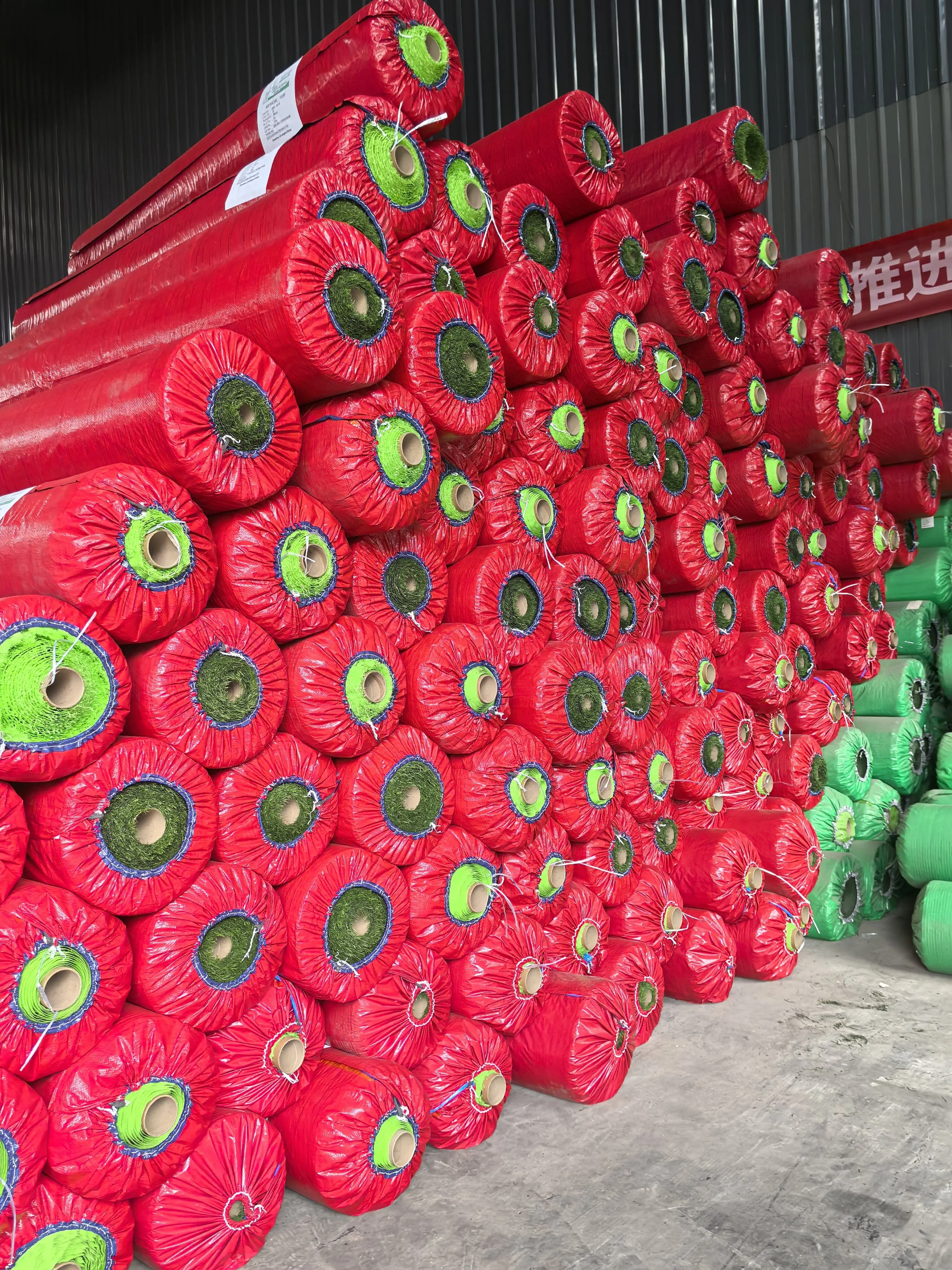 Wholesale Artifical Grass with Four Color Yarn for Landscape and Garden Artificial Turf Synthetic Grass Cesped Artificial