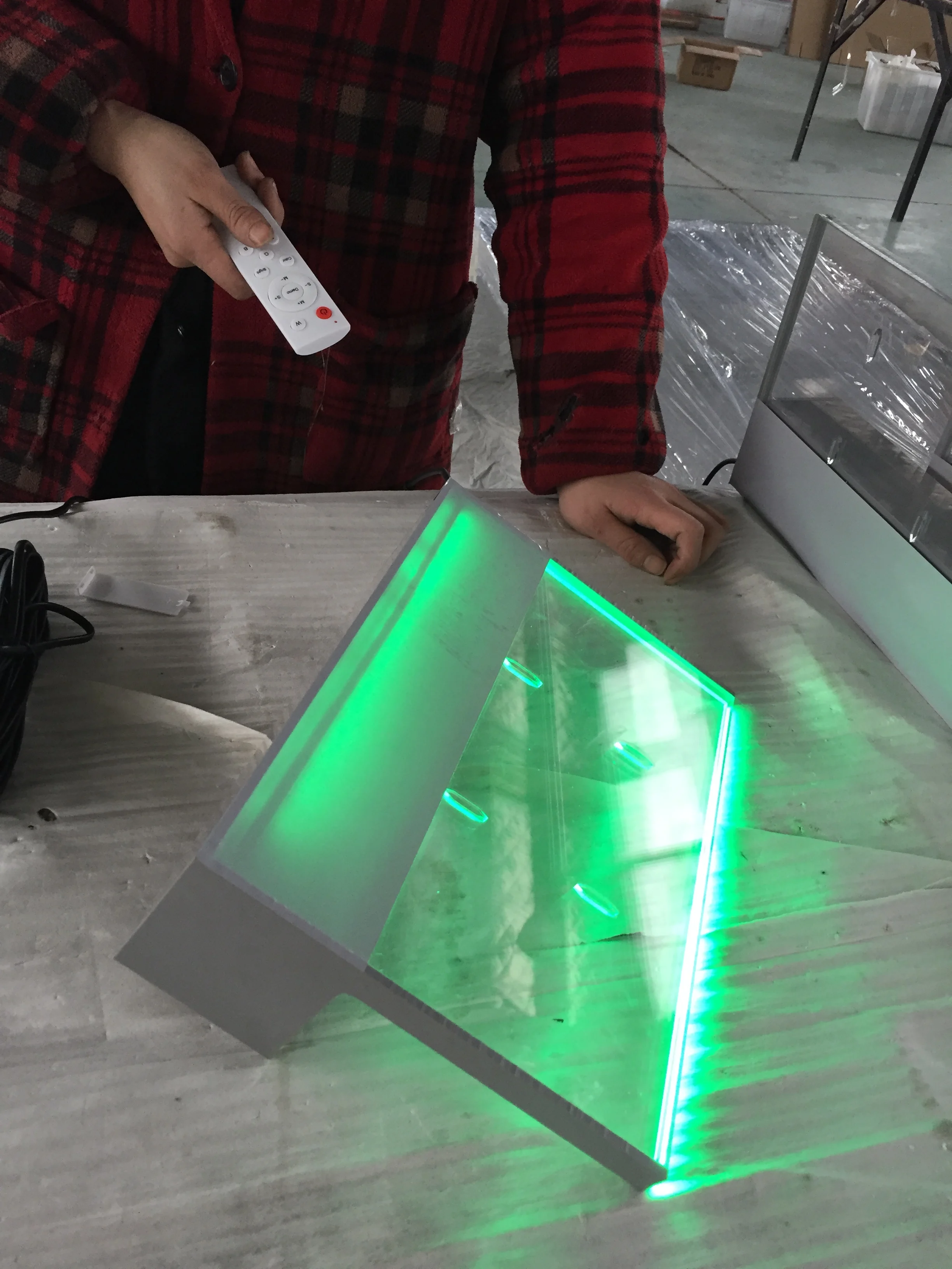 Acrylic Material and Sheer Descent Water Feature Cascade Waterfall with