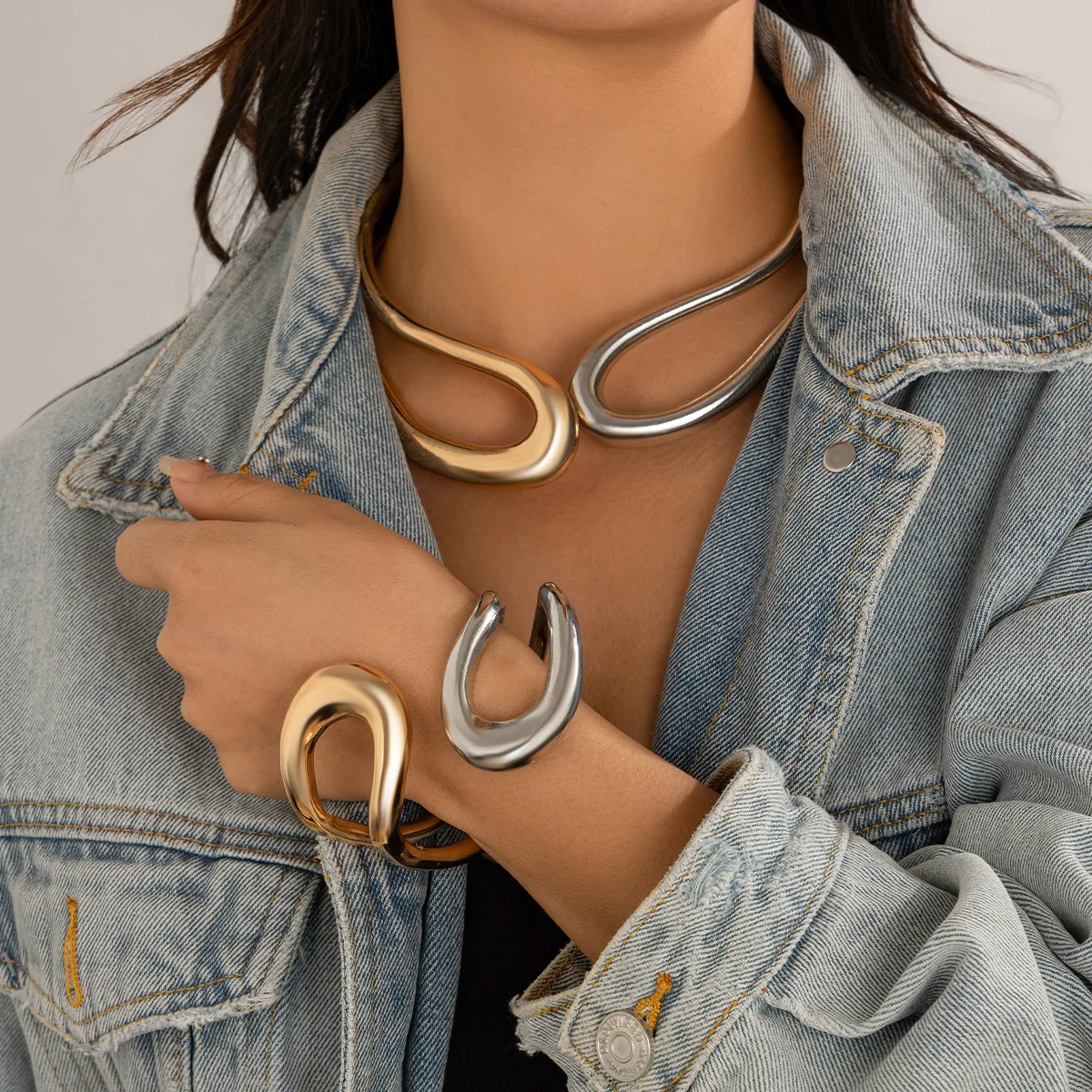 Smooth ring metal wind choker necklace vintage hollow out irregular spring collar for women