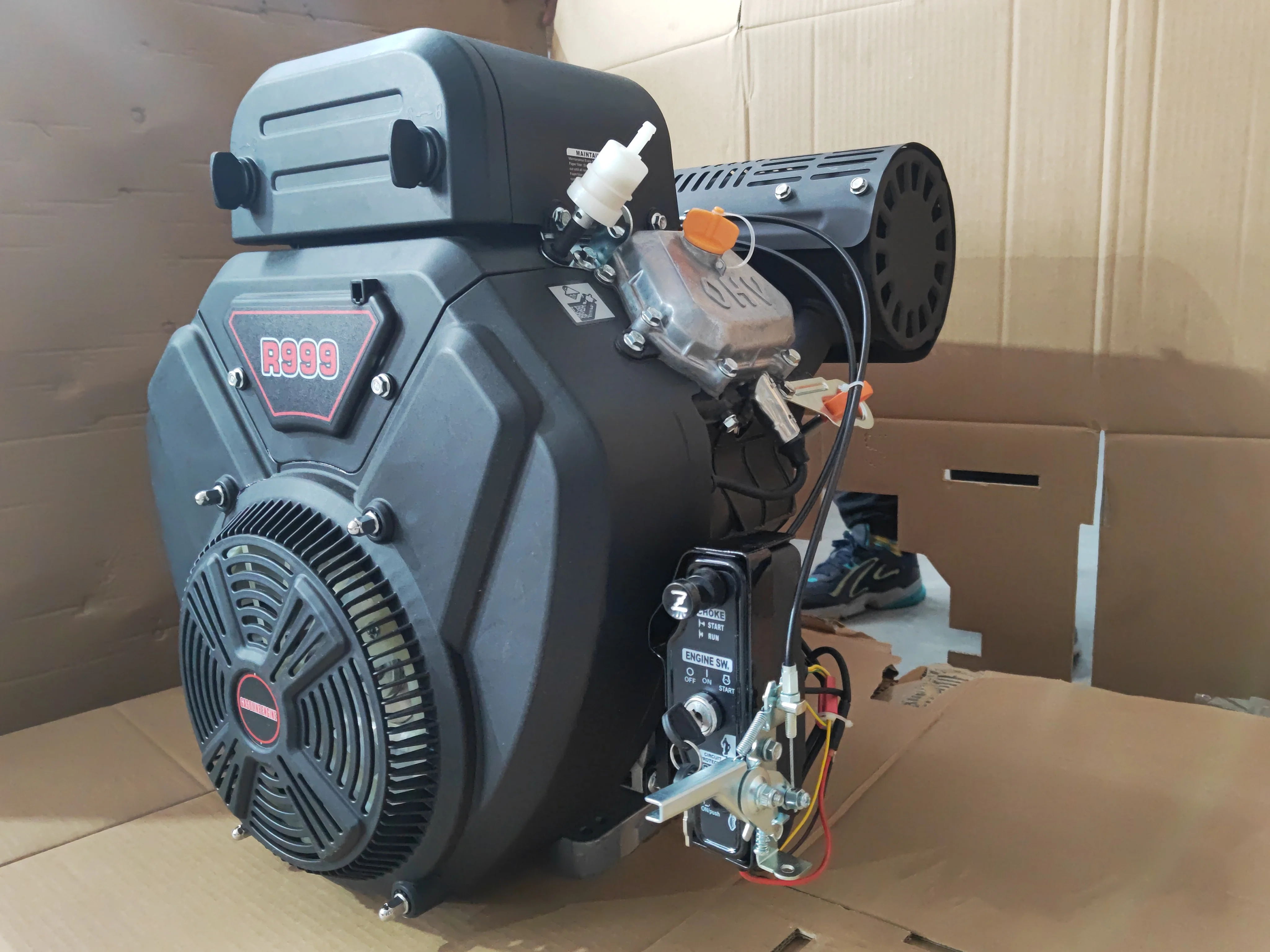 OEM factory Twin cylinder V4 stroke 35hp/999cc gasoline engine vertical axis high pressure machine with electric starter