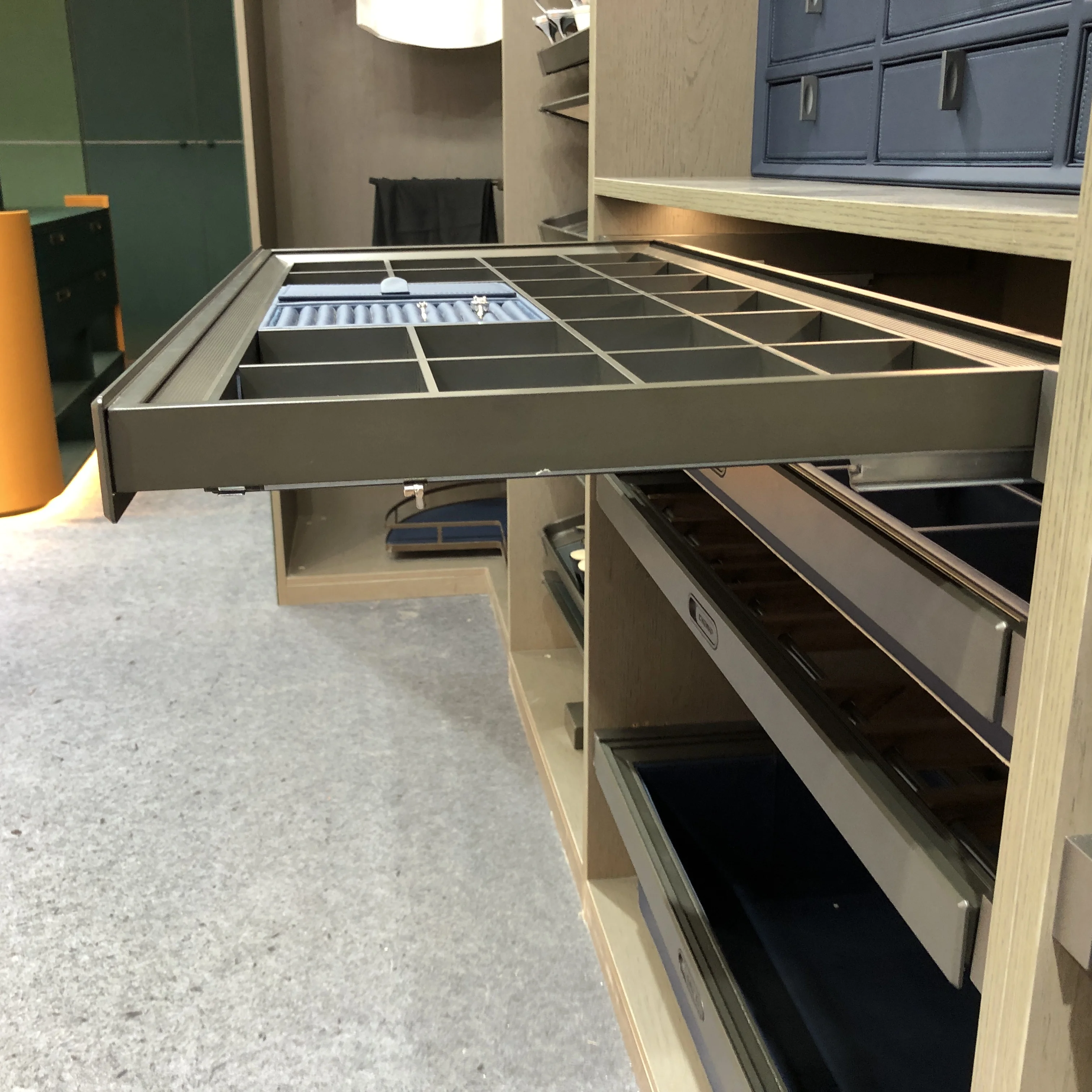 China Factory Pull Out Soft Close Leather Jewelry Box Wardrobe/Closet Organiser For House Storage Jewelry