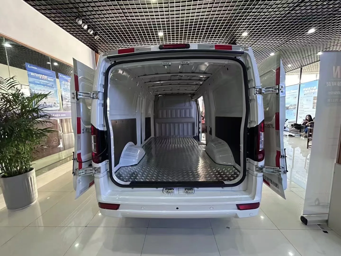 Полностью Электрический мини-грузовик Dongfeng EM27 Китай лидер продаж грузовой фургон 230 км новое состояние левая камера заднего вида евро 6