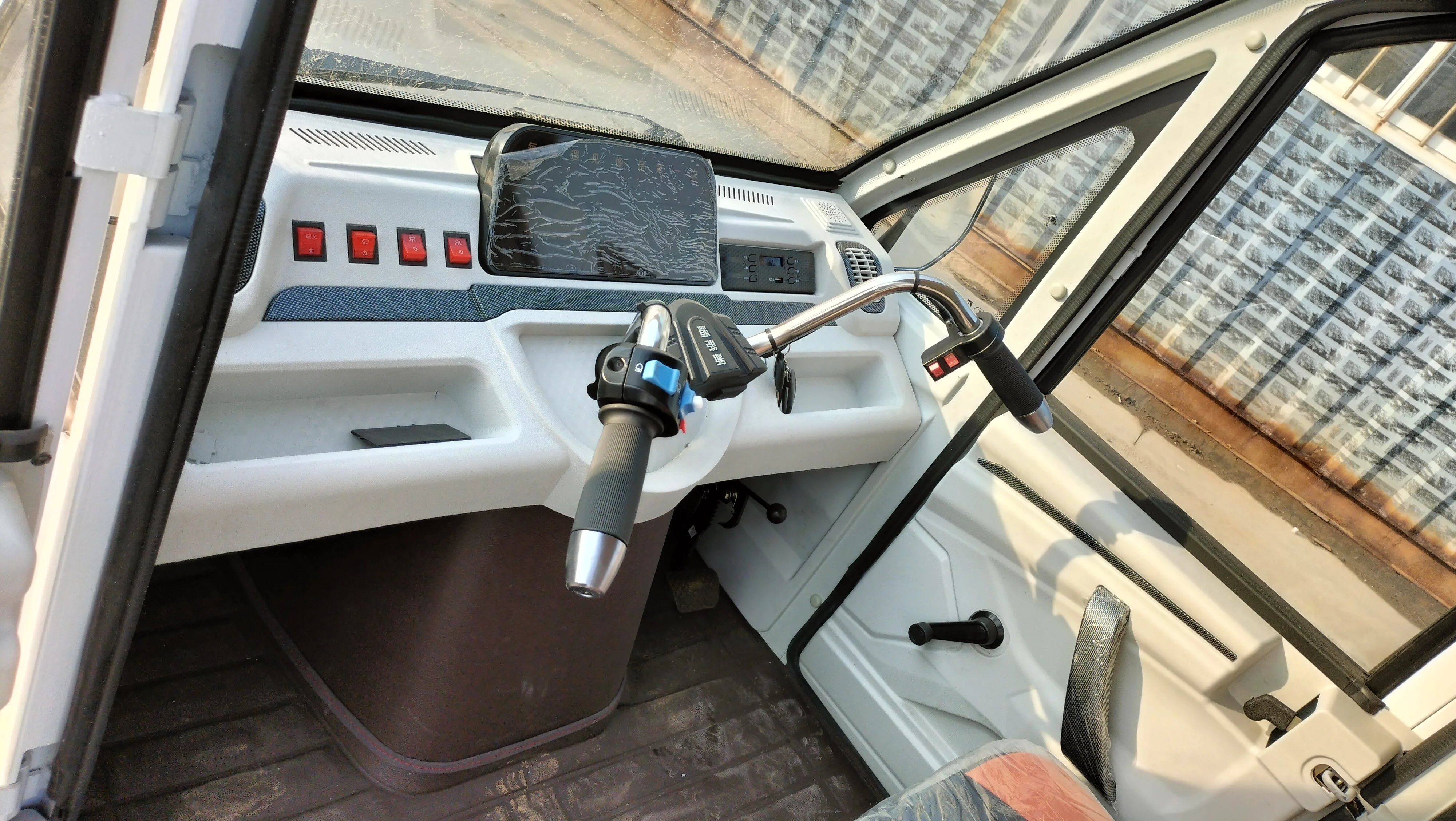 High popularity new adult closed cabin three wheel motor tricycle for passenger