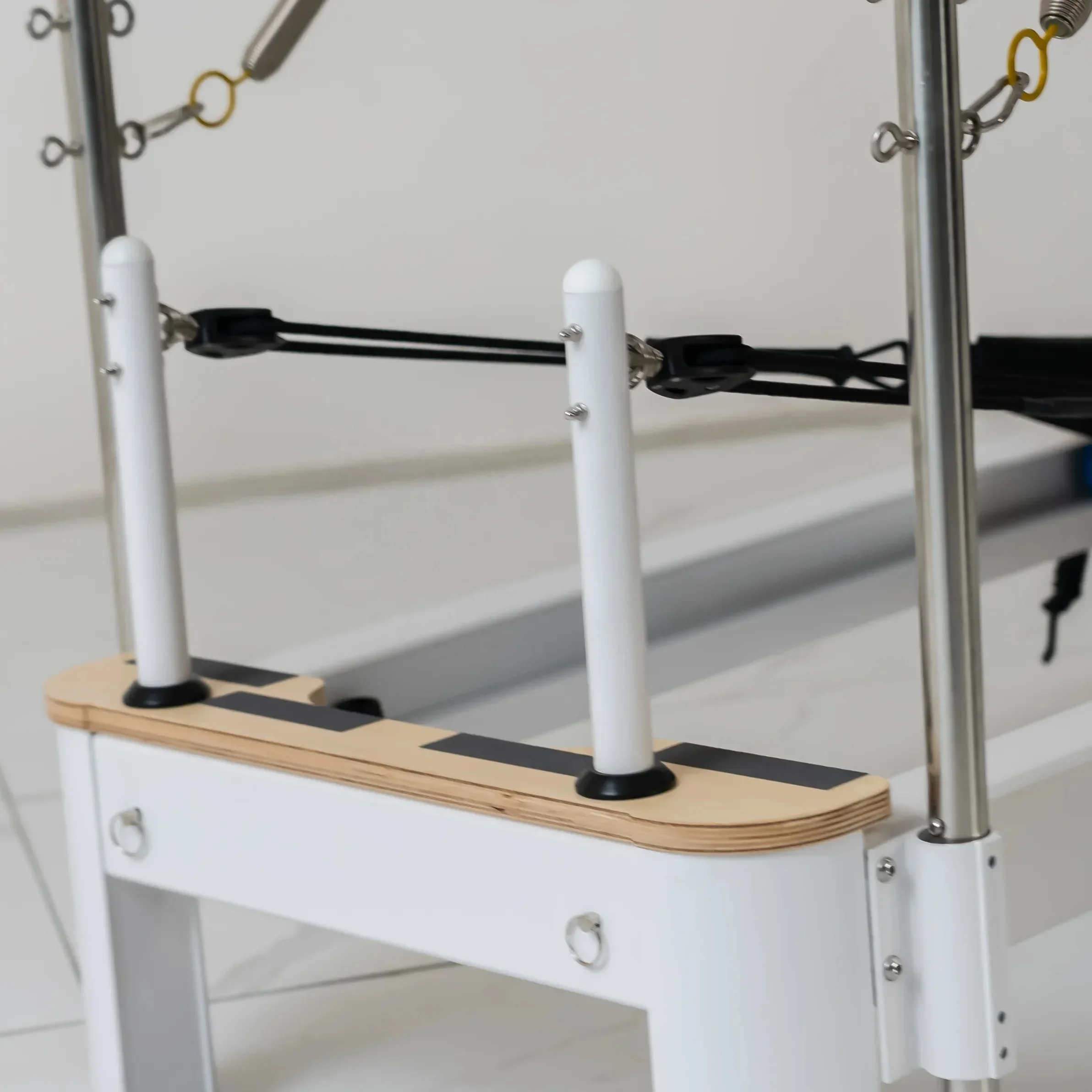 White Aluminum Reformer Half Trapeze Studio Reformer with Tower Reformer Half Trapeze