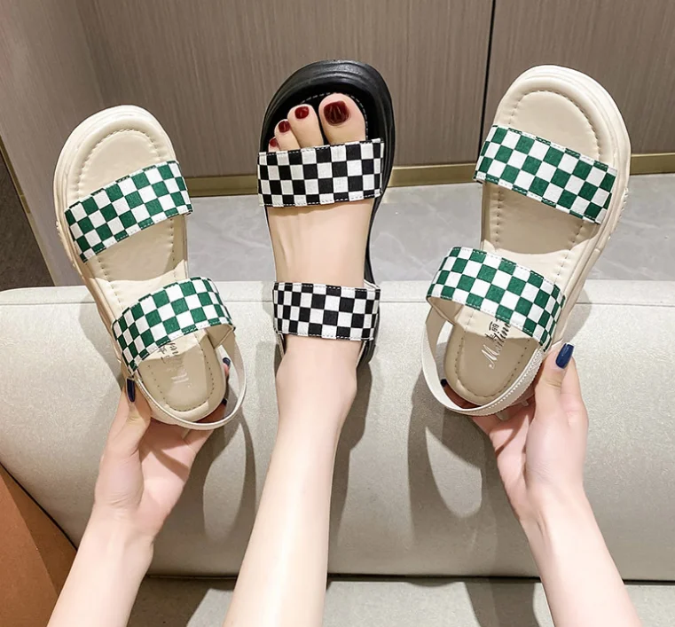 Women Wear Flat-bottomed Fashion Sandals And Slippers Out In Summer Beach Shoes Seaside Flip-flops PU Picture Women Female Lady