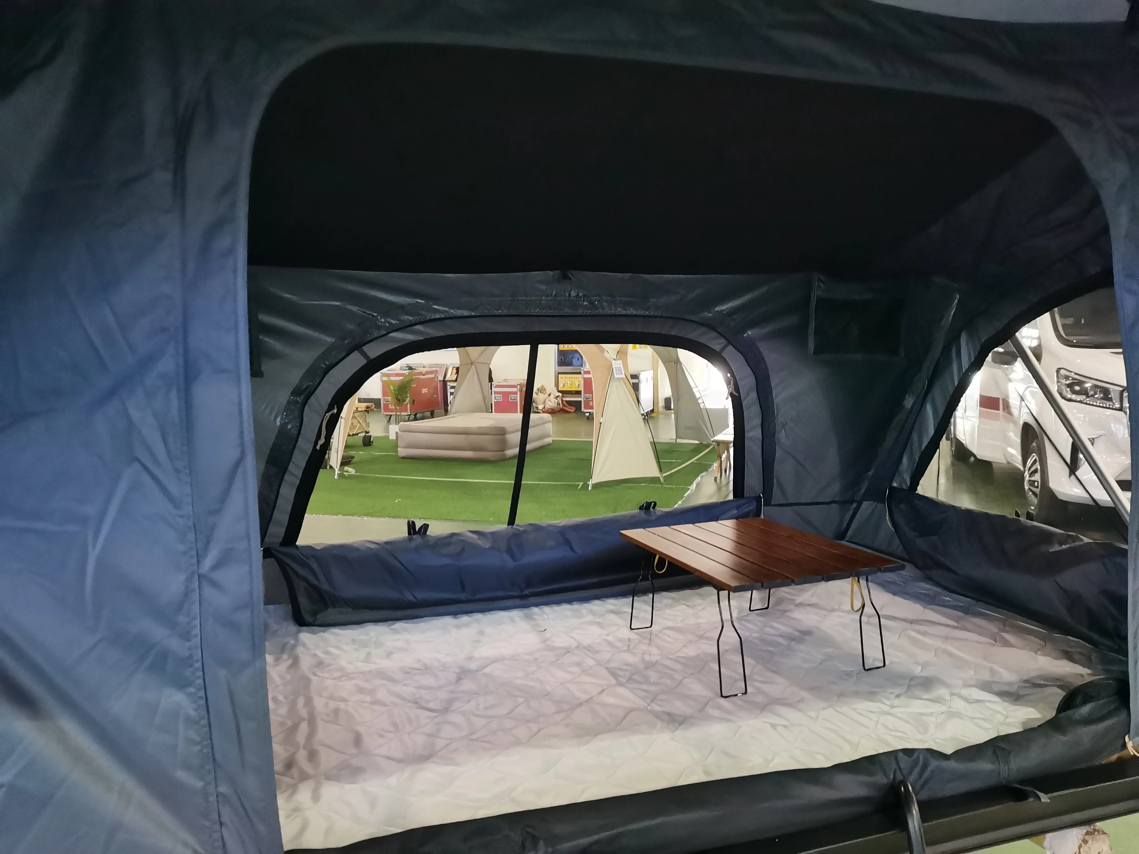 Glamping  Overland Camping Gear soft shell aluminum roof top tent for 2 person tienda de campaa tent