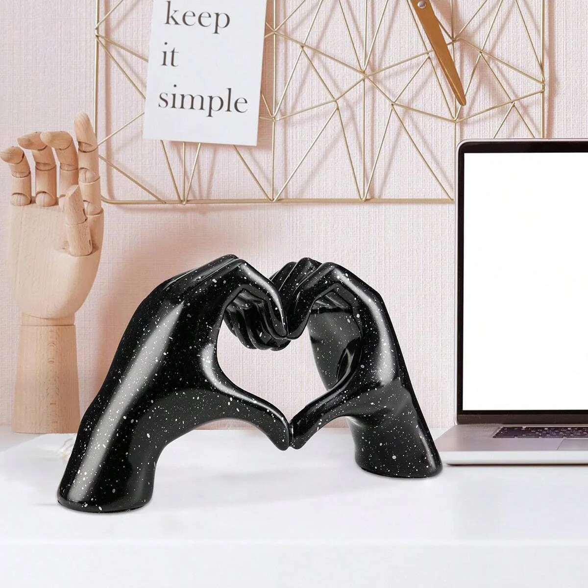 Resin Crafts Home Decor Love Ornaments for Bedroom Tabletop Heart Gesture Gift for Living Room Decoration