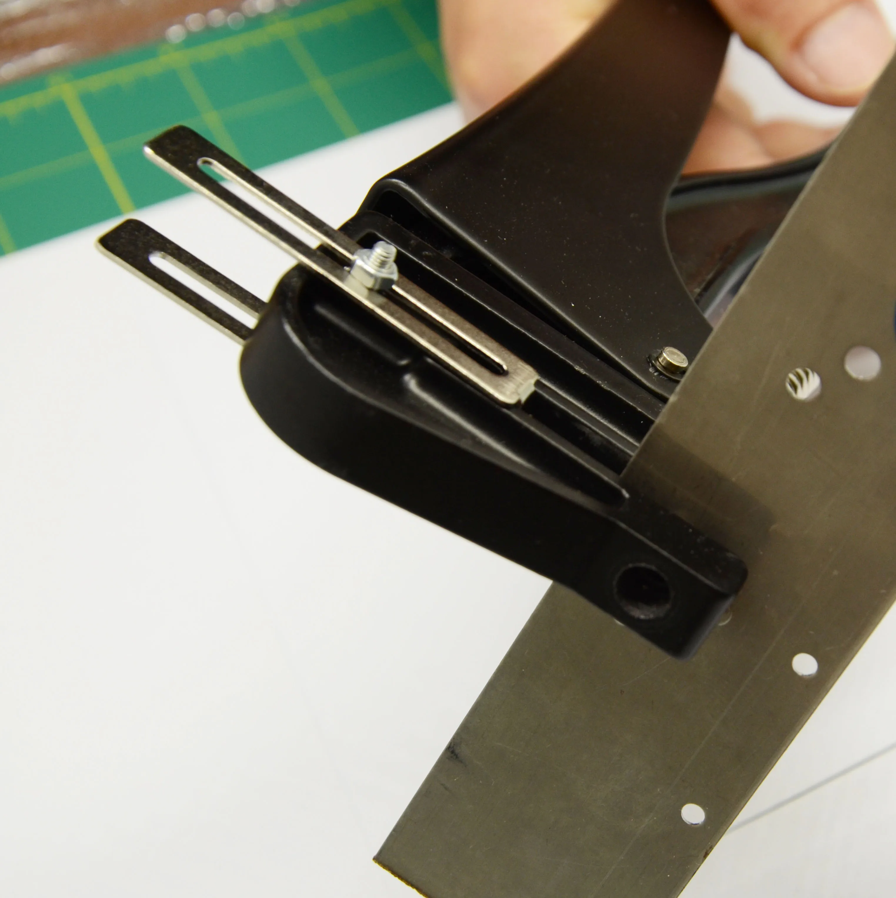 Advertising Word Manual Puncher stainless steel sheet, iron sheet, aluminum sheet for hole diameter 3.2mm / 4.2mm / 5mm puncher