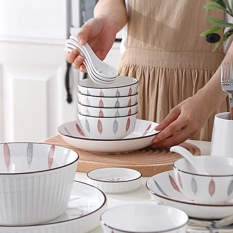 Hot Selling Nordic Style Leaf Pattern White Ceramic Household Dinnerware Set