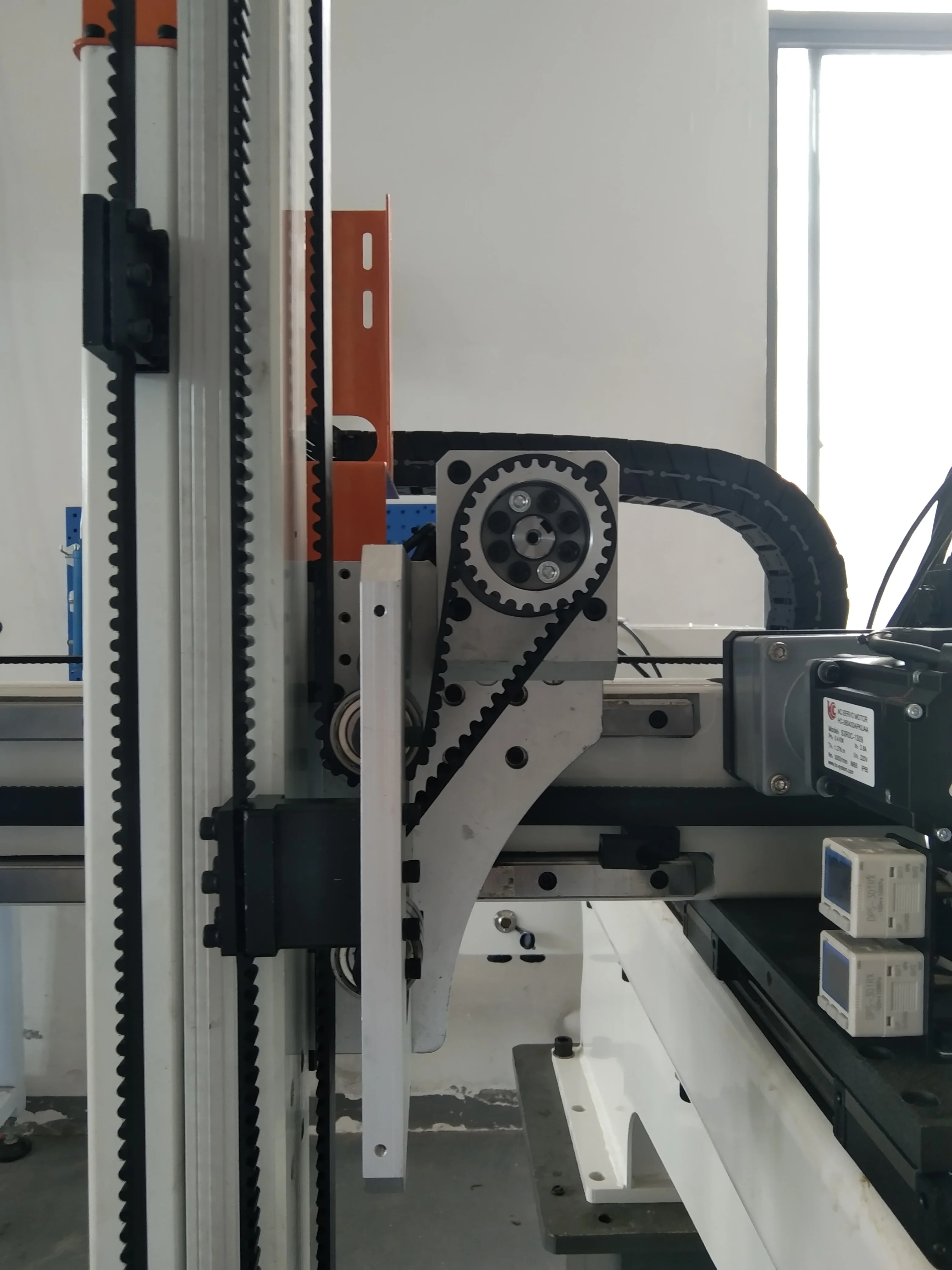 Hot Selling Industrial Robot Arm Price 3 Axis Robotic Arm Injection Machine arm robot