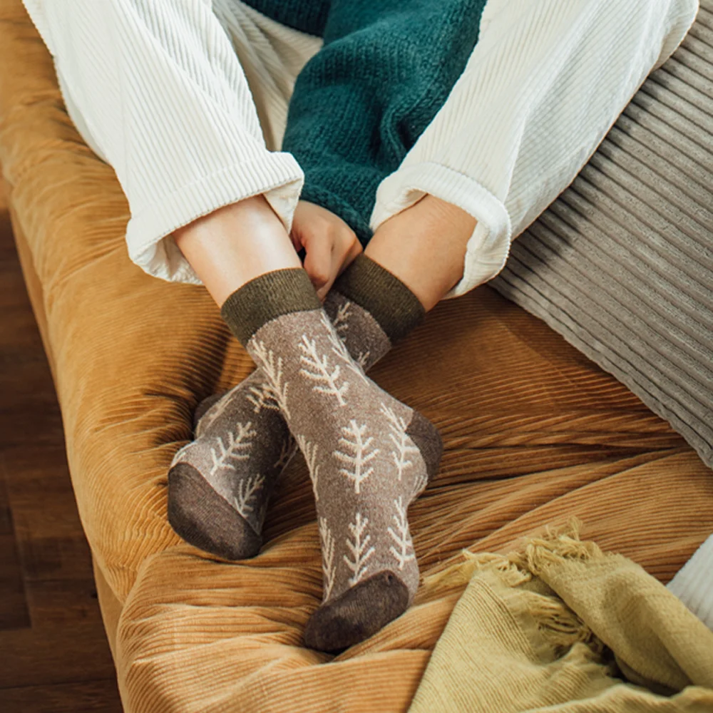 Wholesale jacquard christmas tree printed marvel soft winter wool crew socks