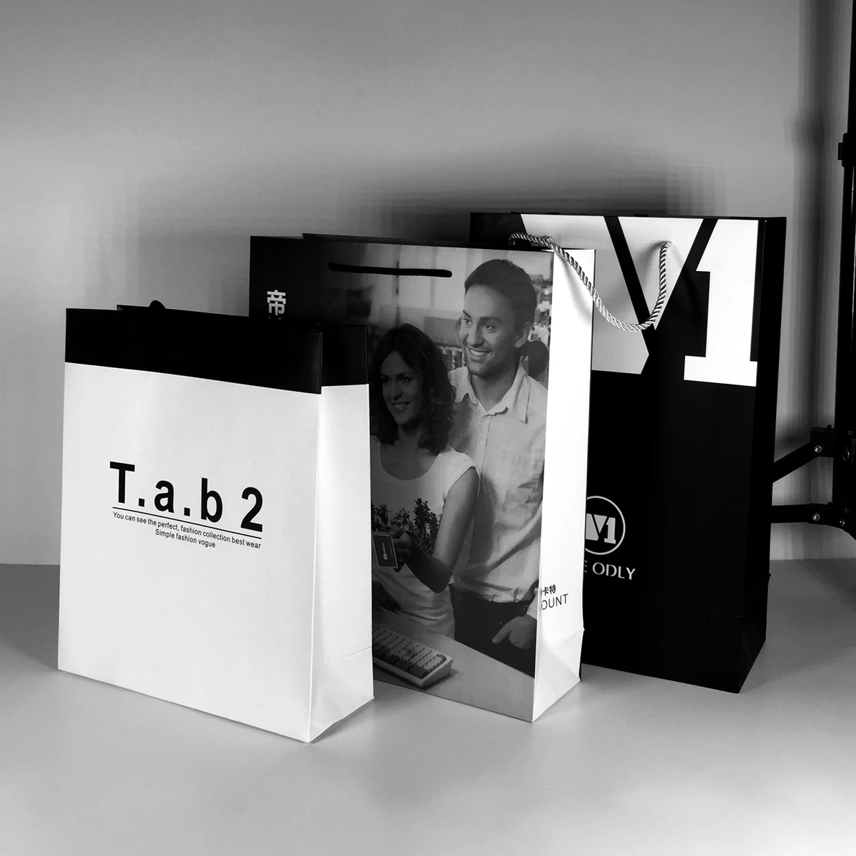 Wholesale Boutique Jewelry Packaging Luxury High Quality Golden Edge Black Paper Bag With Logo Custom Printed