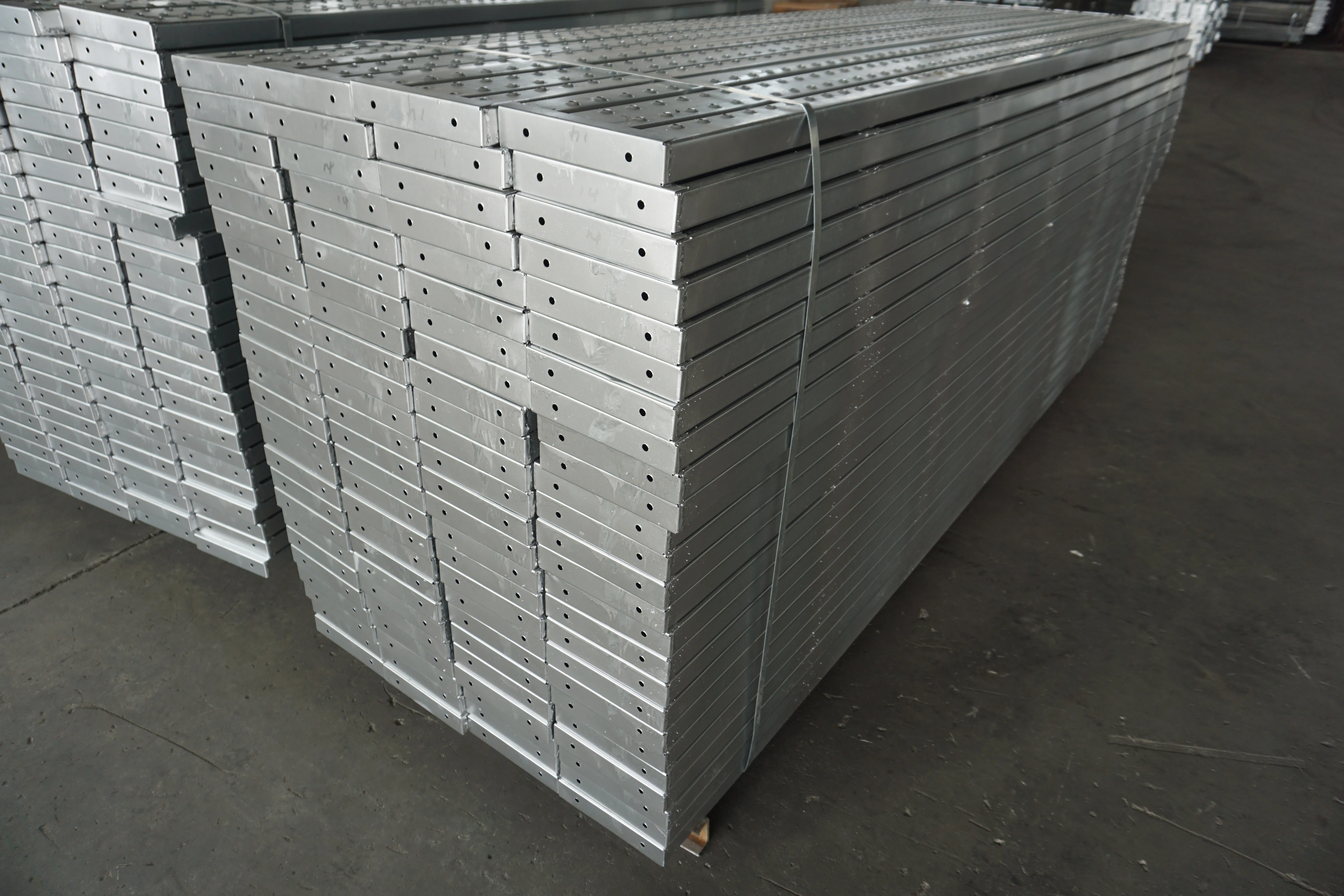 1-3 Meter 225/240/250mm China Layher Scaffold Deck Plank Scaffold Galvan Metal Plank For Sale